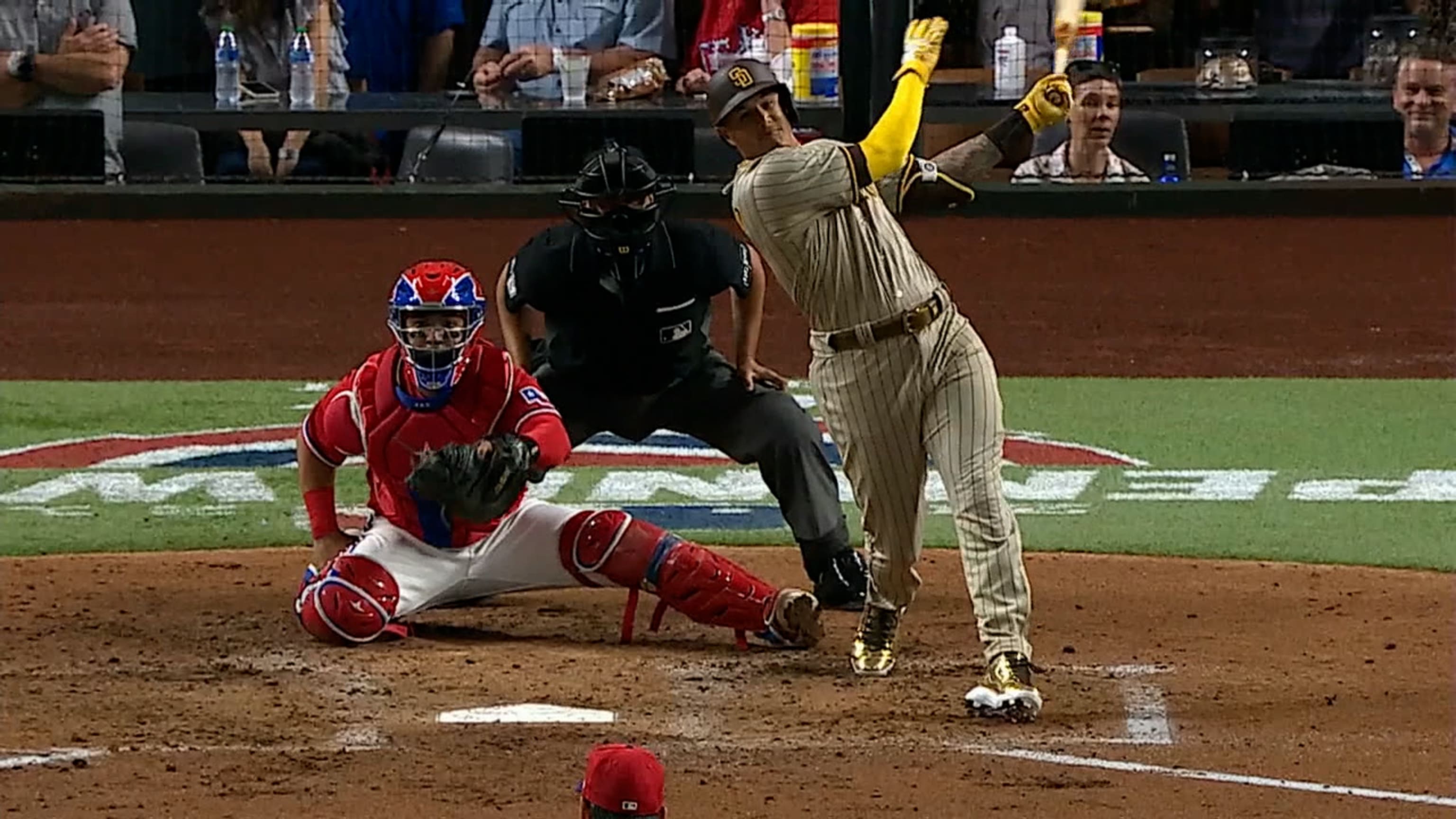 Machado impulsa con doble