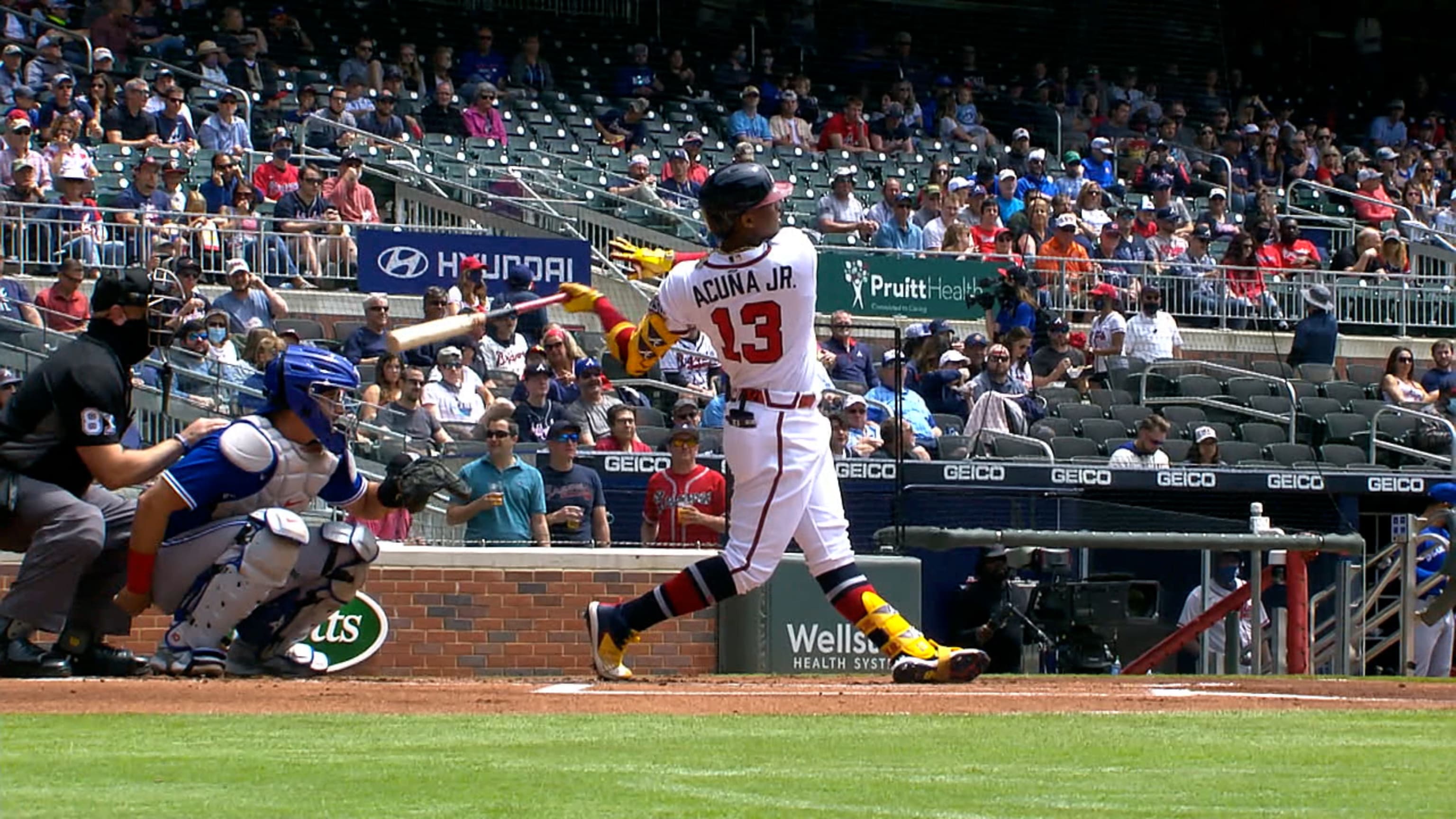 Acuña Jr abre juego con HR