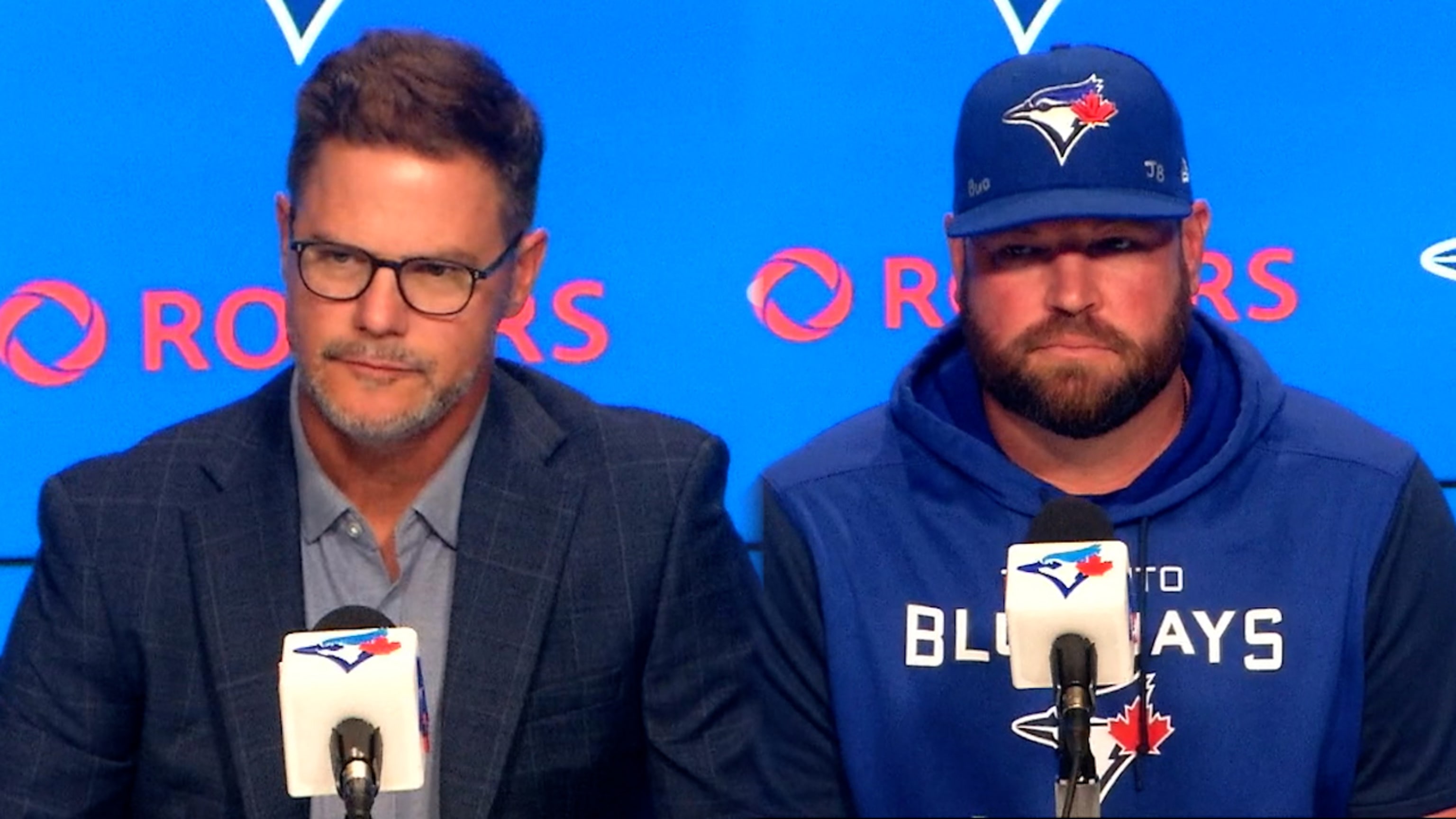 Blue Jays agree to 3-year deal with manager John Schneider