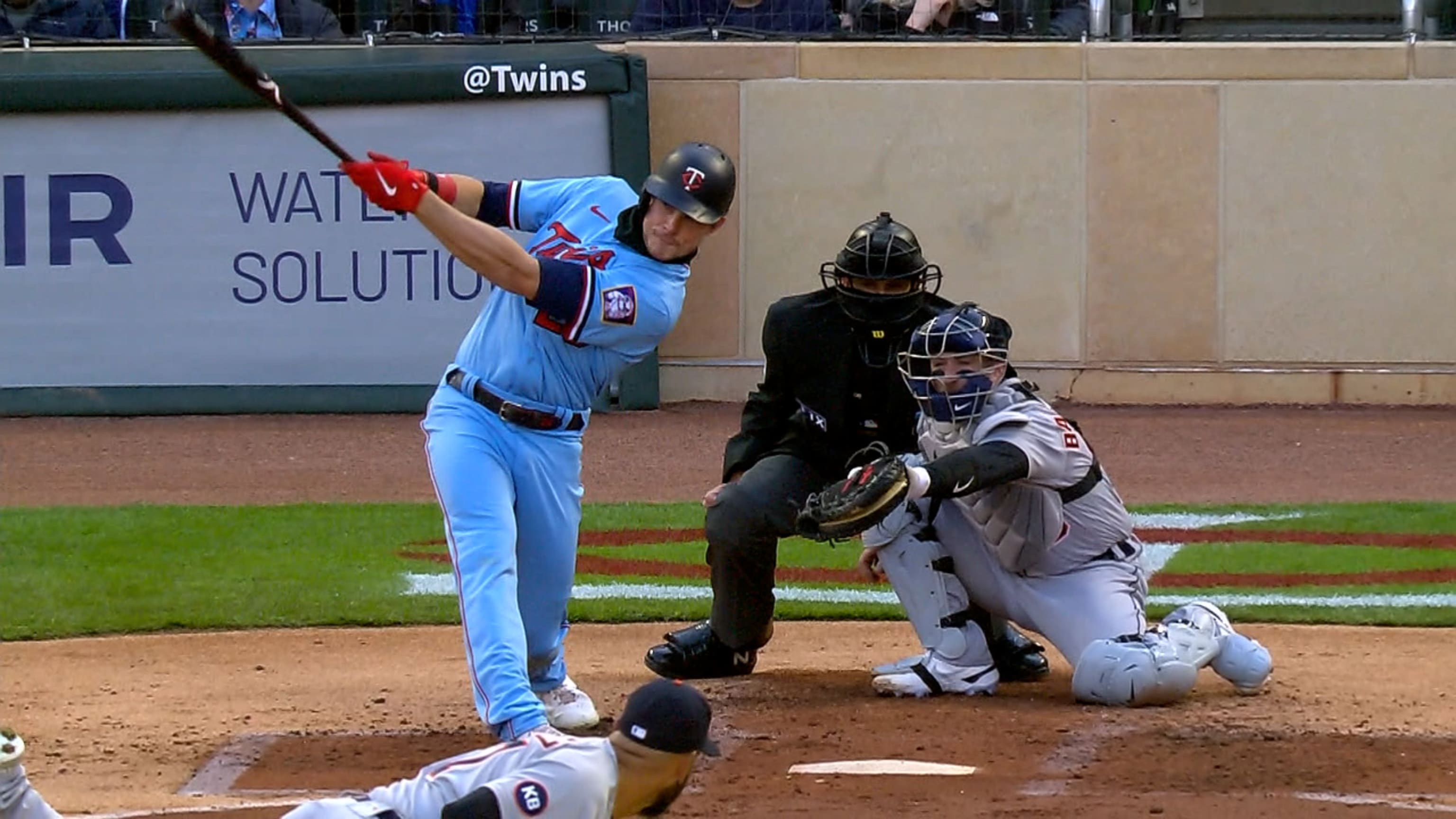 Twins rally for third straight win over Tigers, 9-4