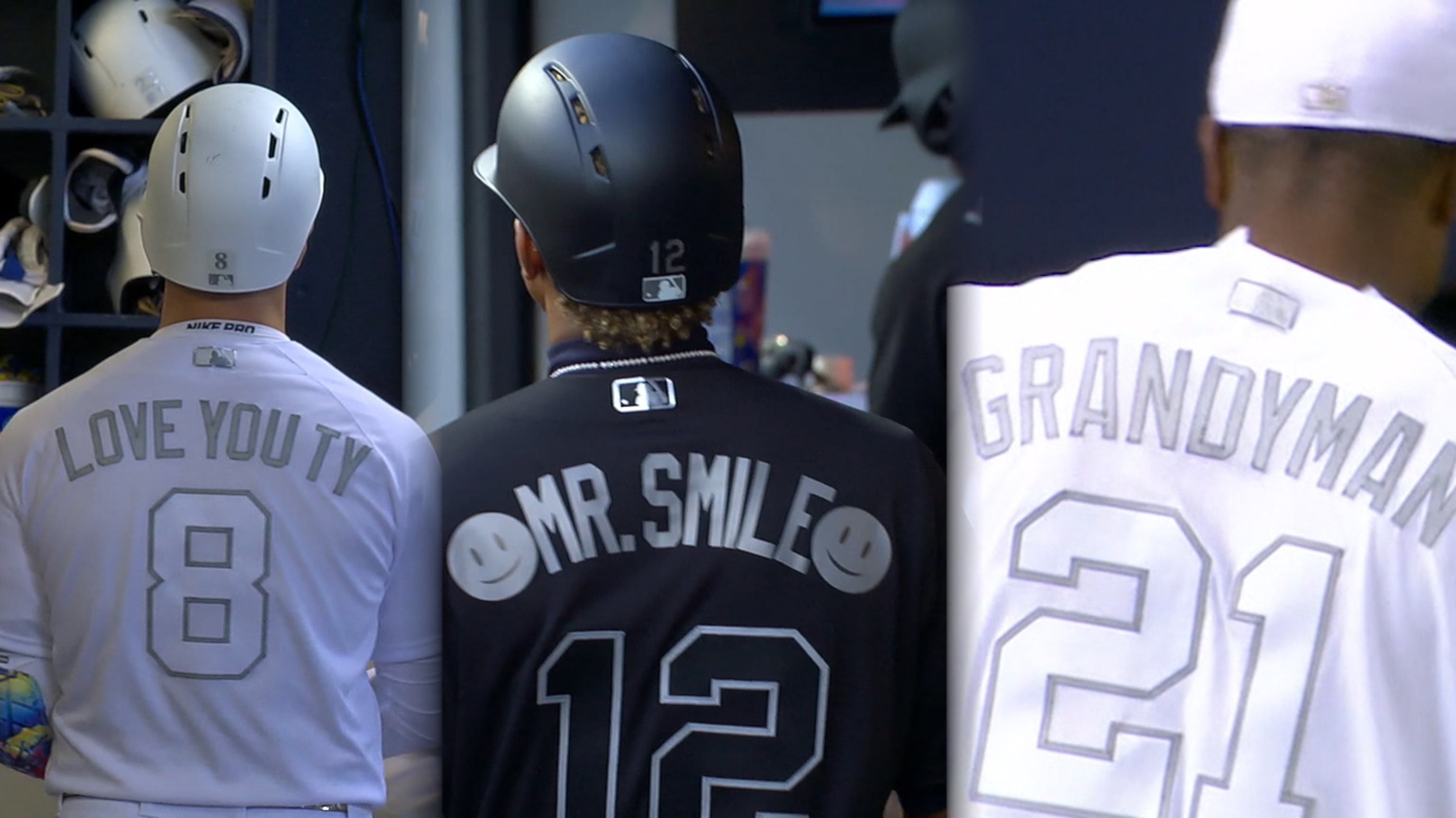 Yankees debut in black for Players' Weekend