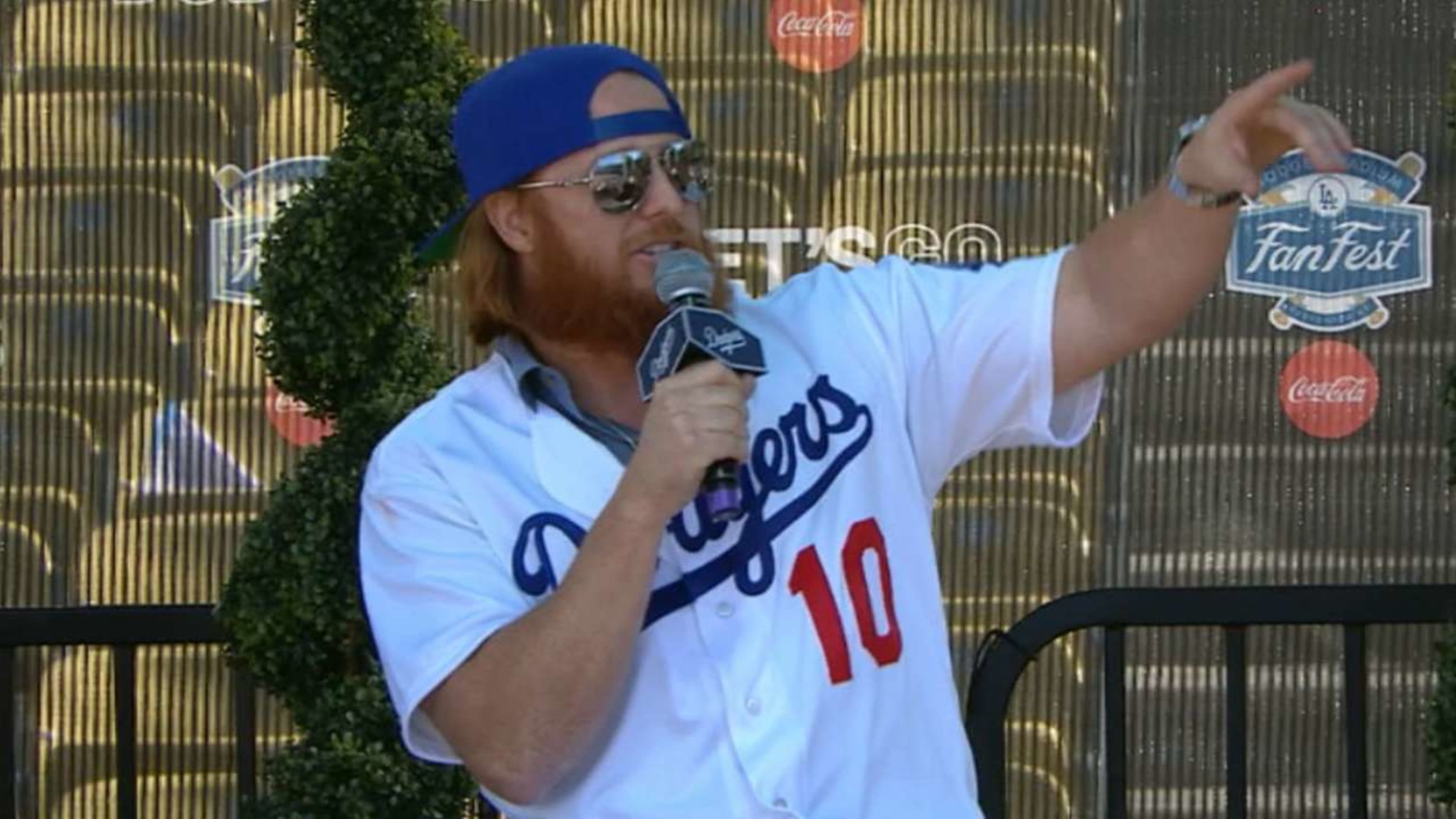 Justin Turner Shaves His Ginger Beard!