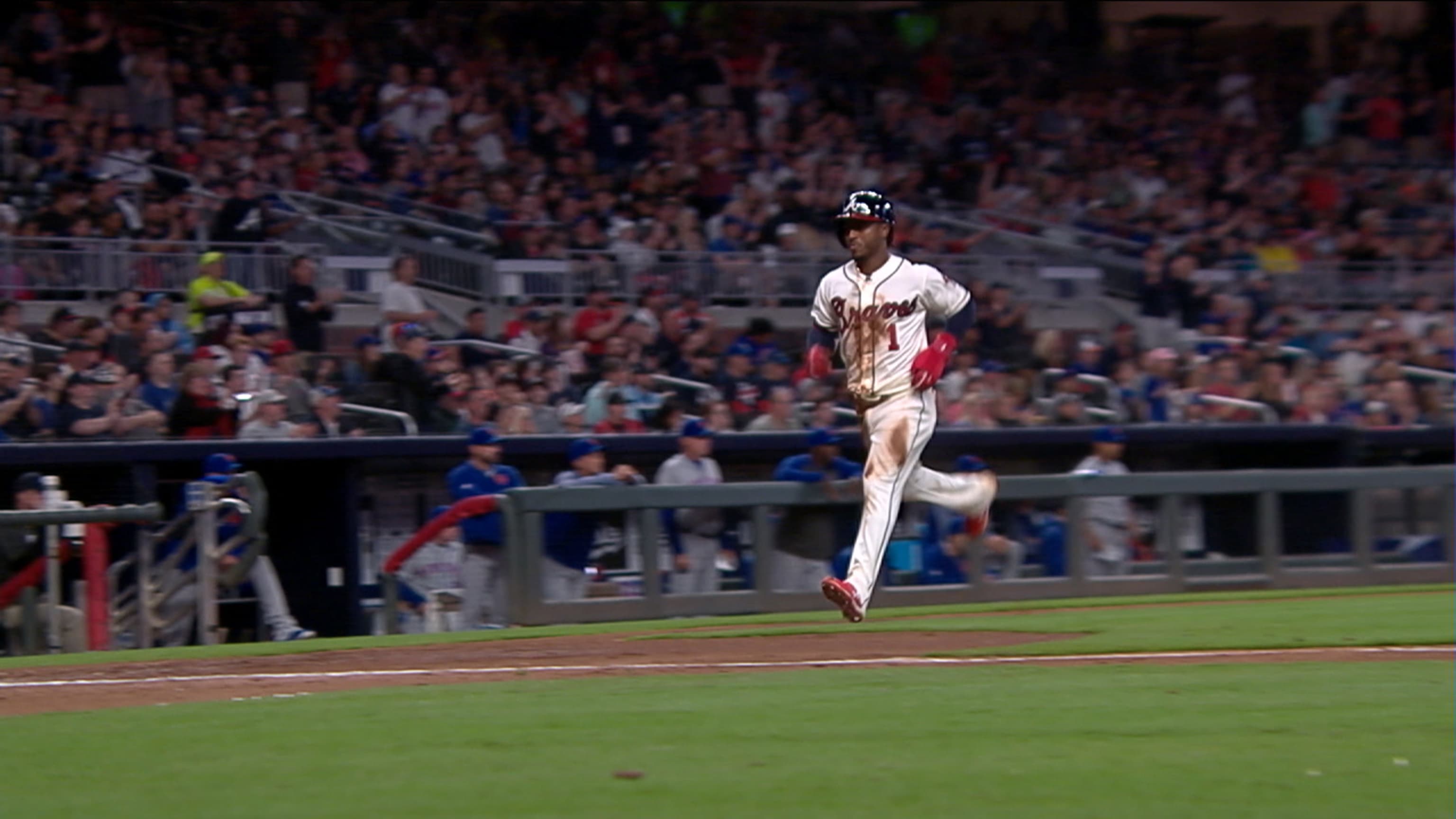 Albies se pone en posición de anotar