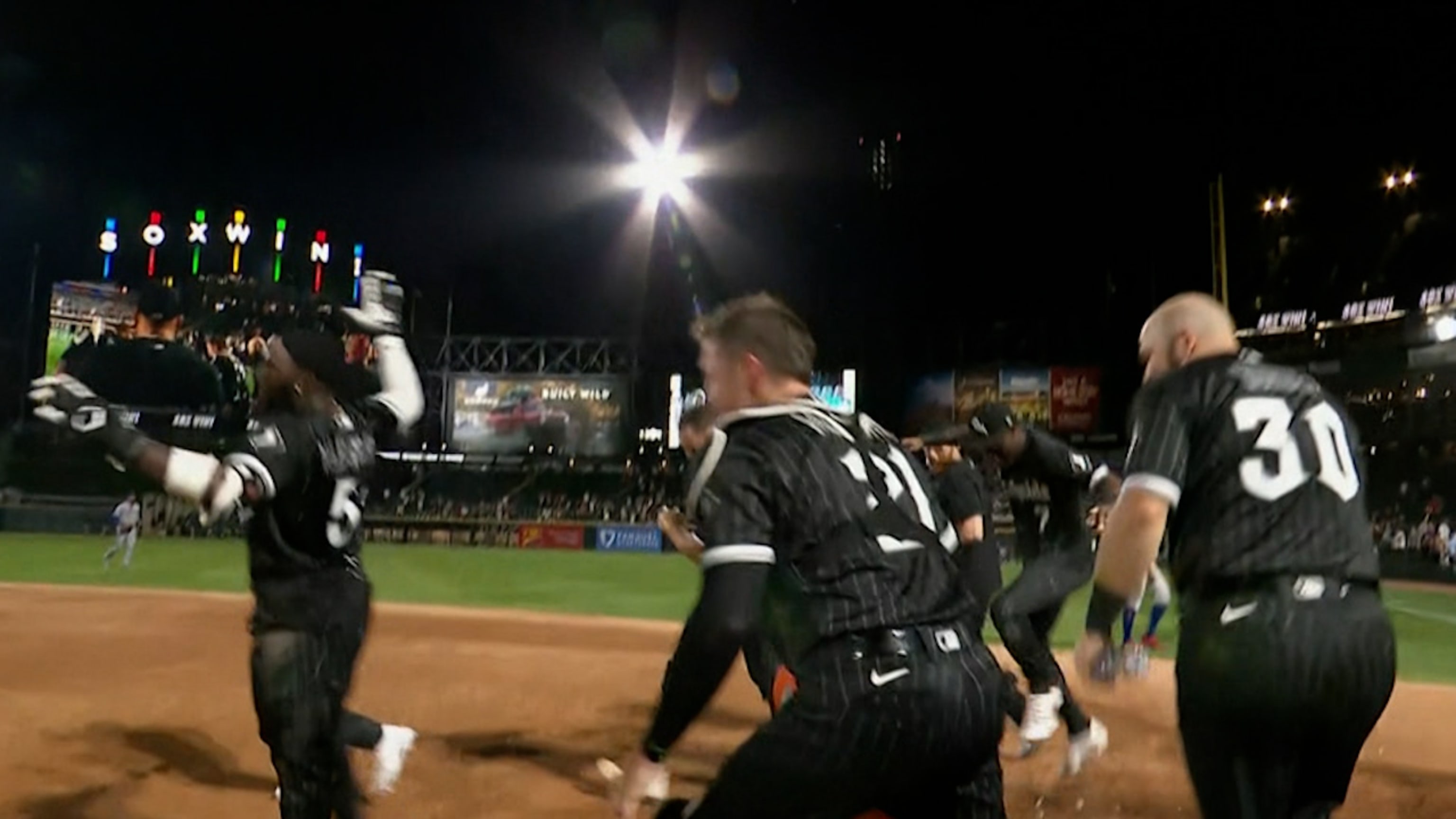 Josh Harrison wins it for White Sox in 12th inning