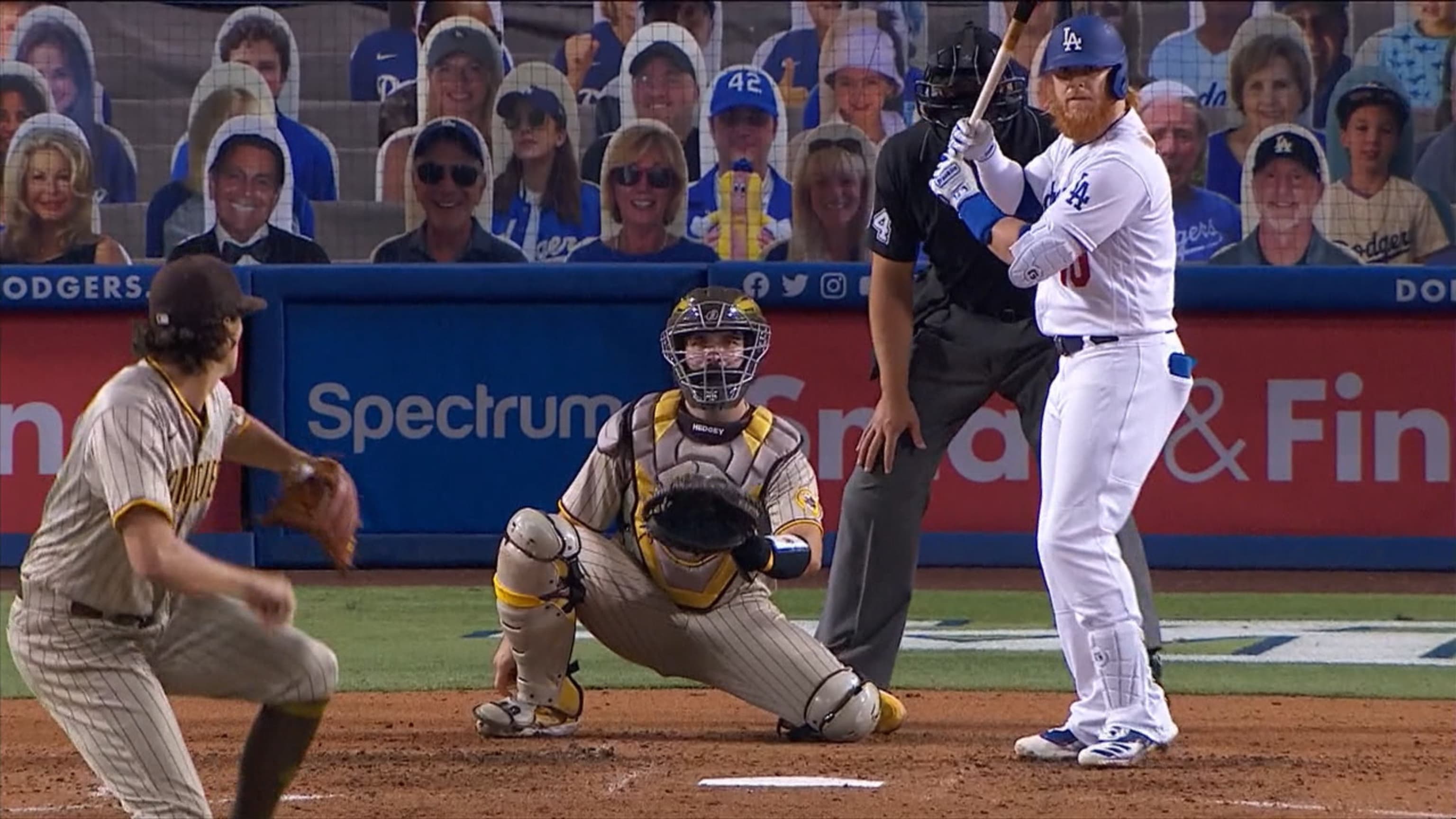 Cal Quantrill propina par de ponches