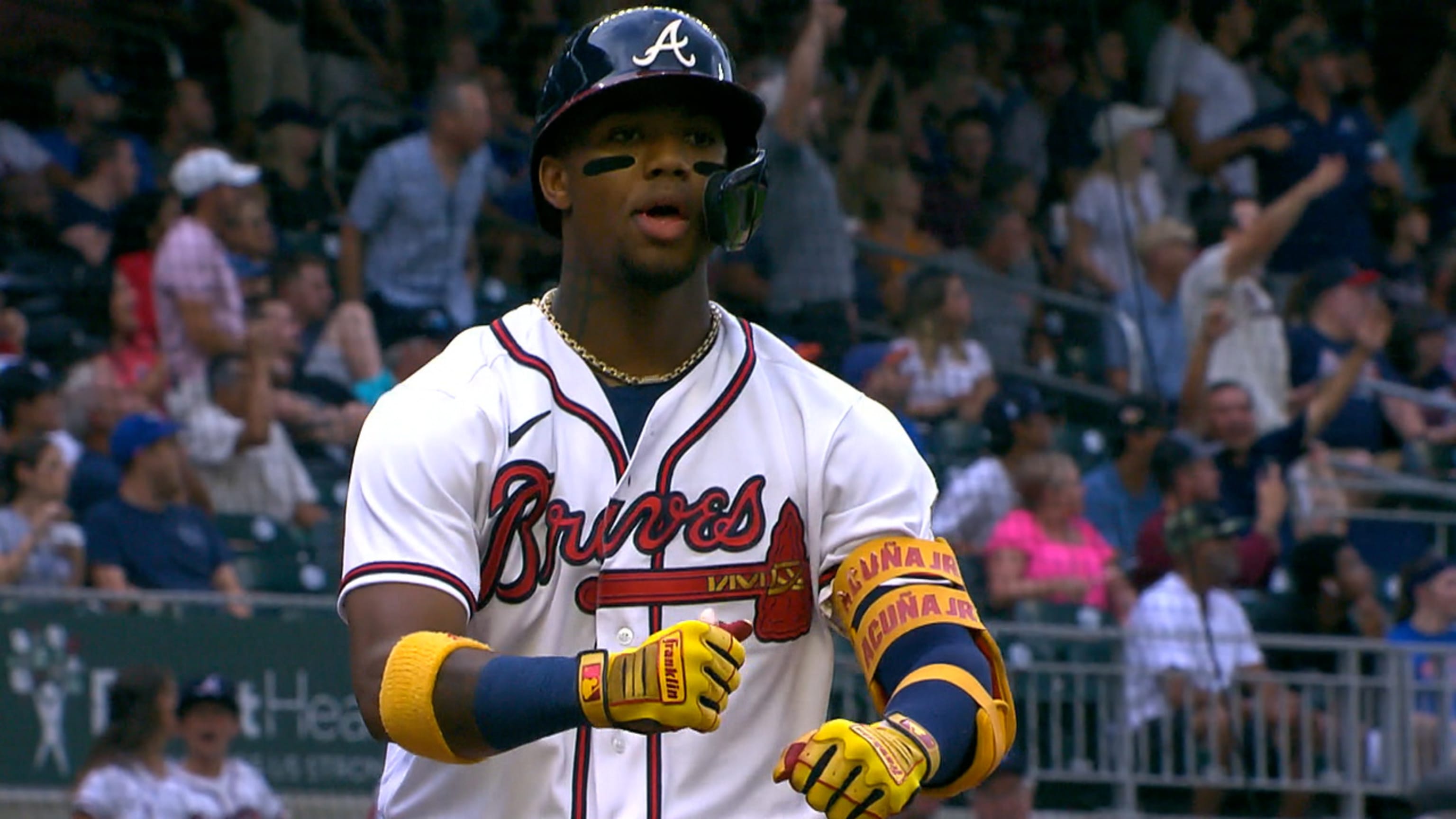 Ronald Acuña Jr. inicia con HR