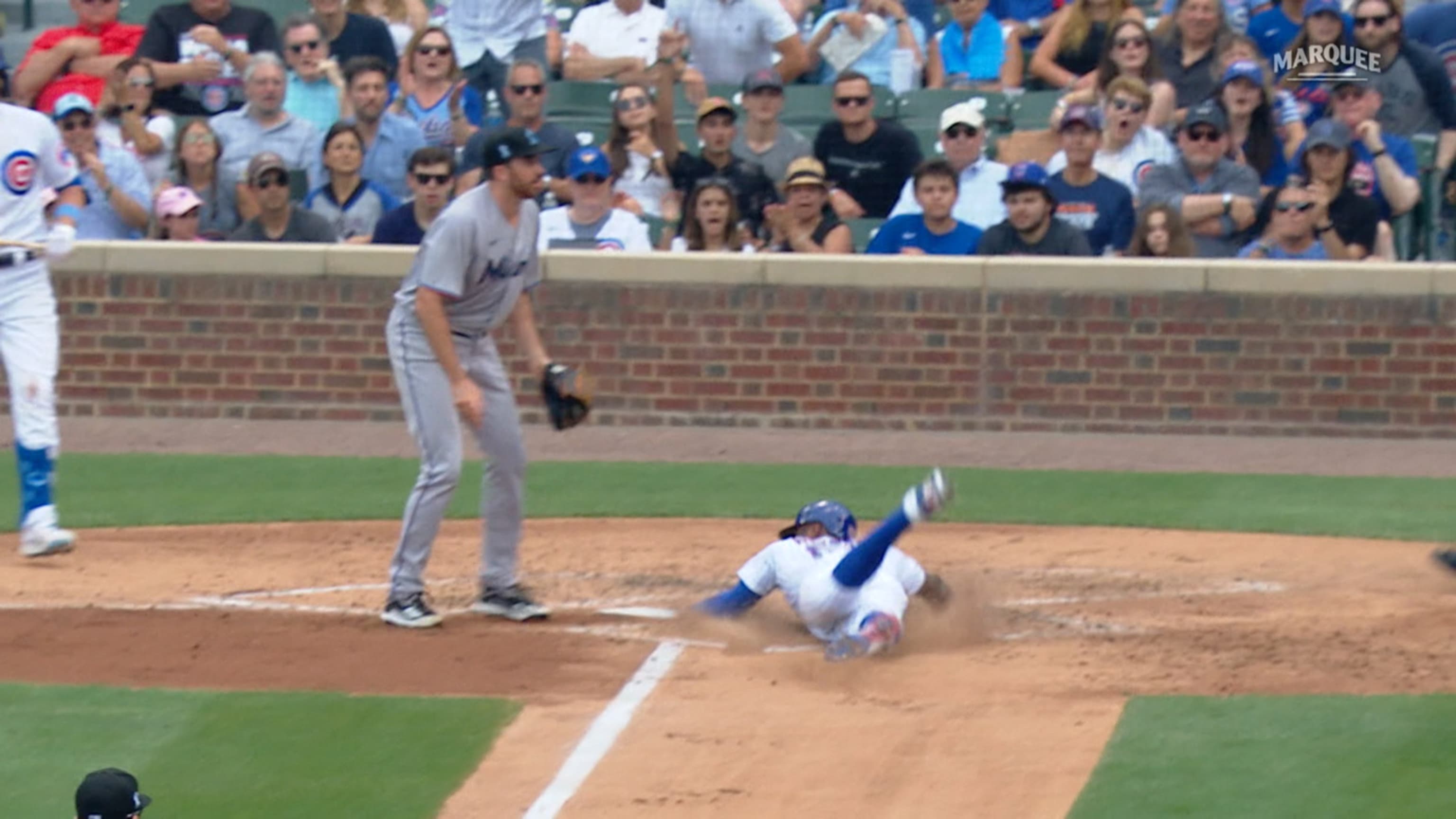 Heyward anota por passed ball