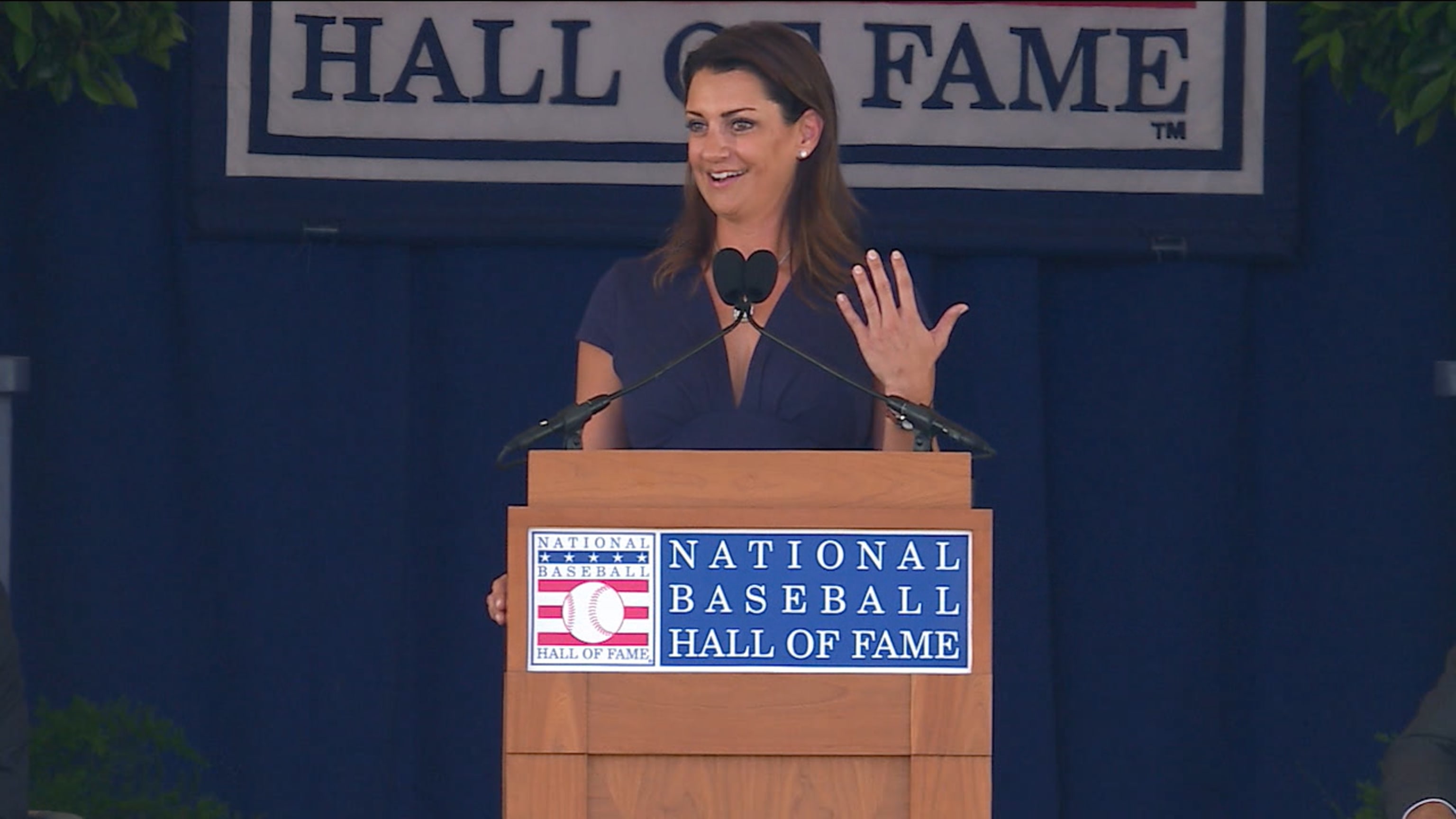Hall of Fame: Roy Halladay's wife, Brandy, gives emotional speech
