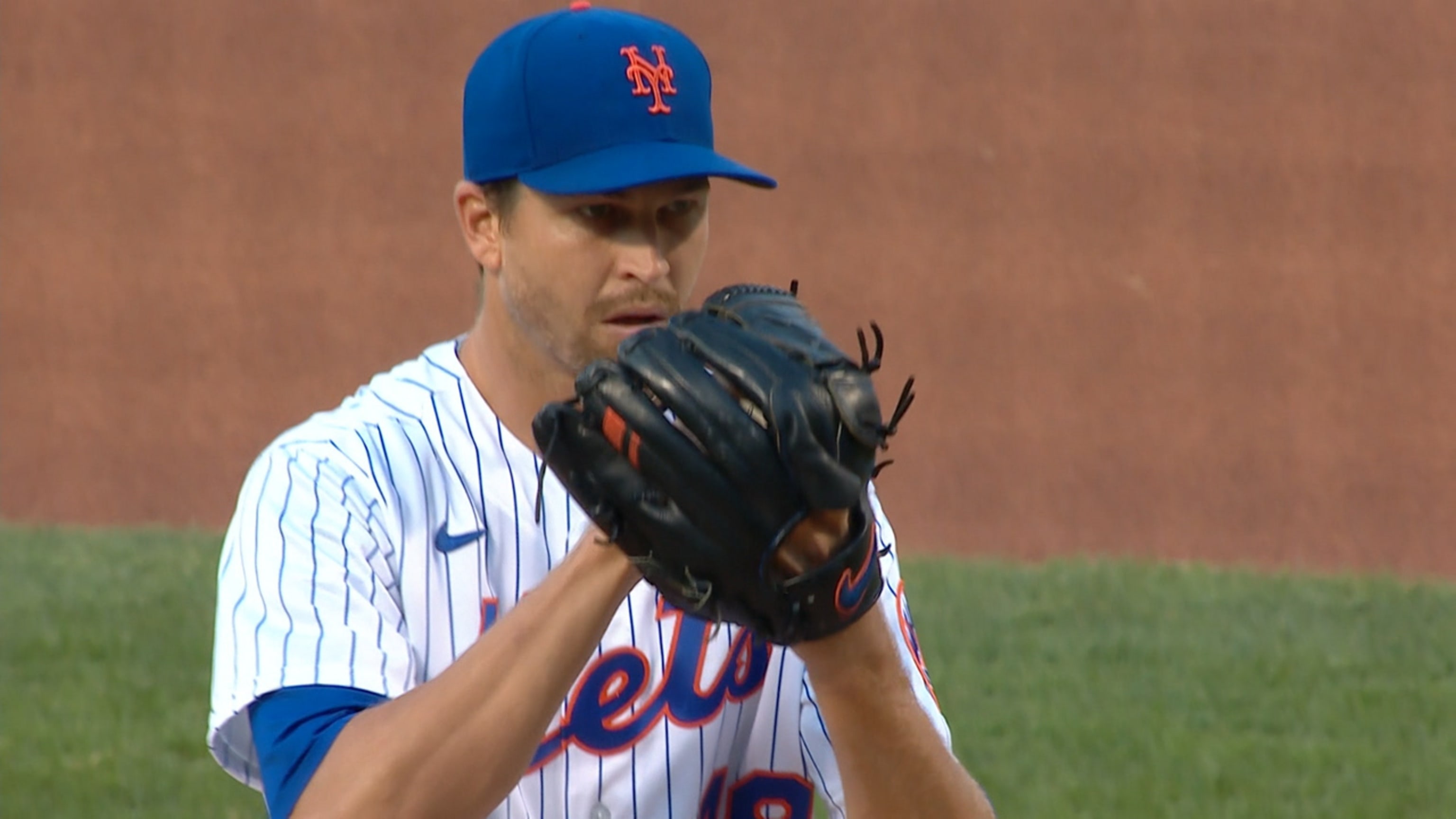 deGrom suma cuatro ponches