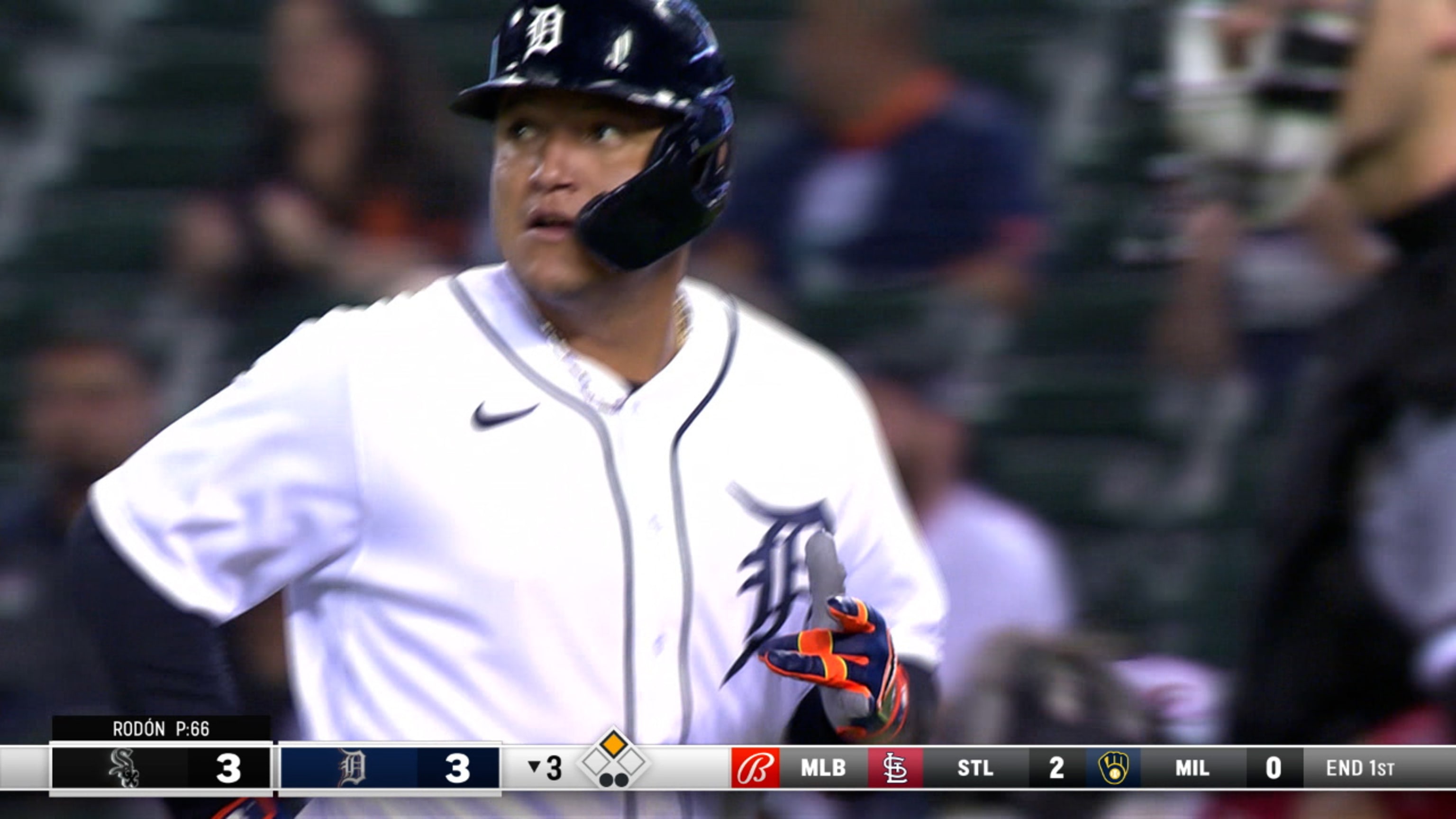 Tigers beat White Sox 4-3 in debut of new uniform