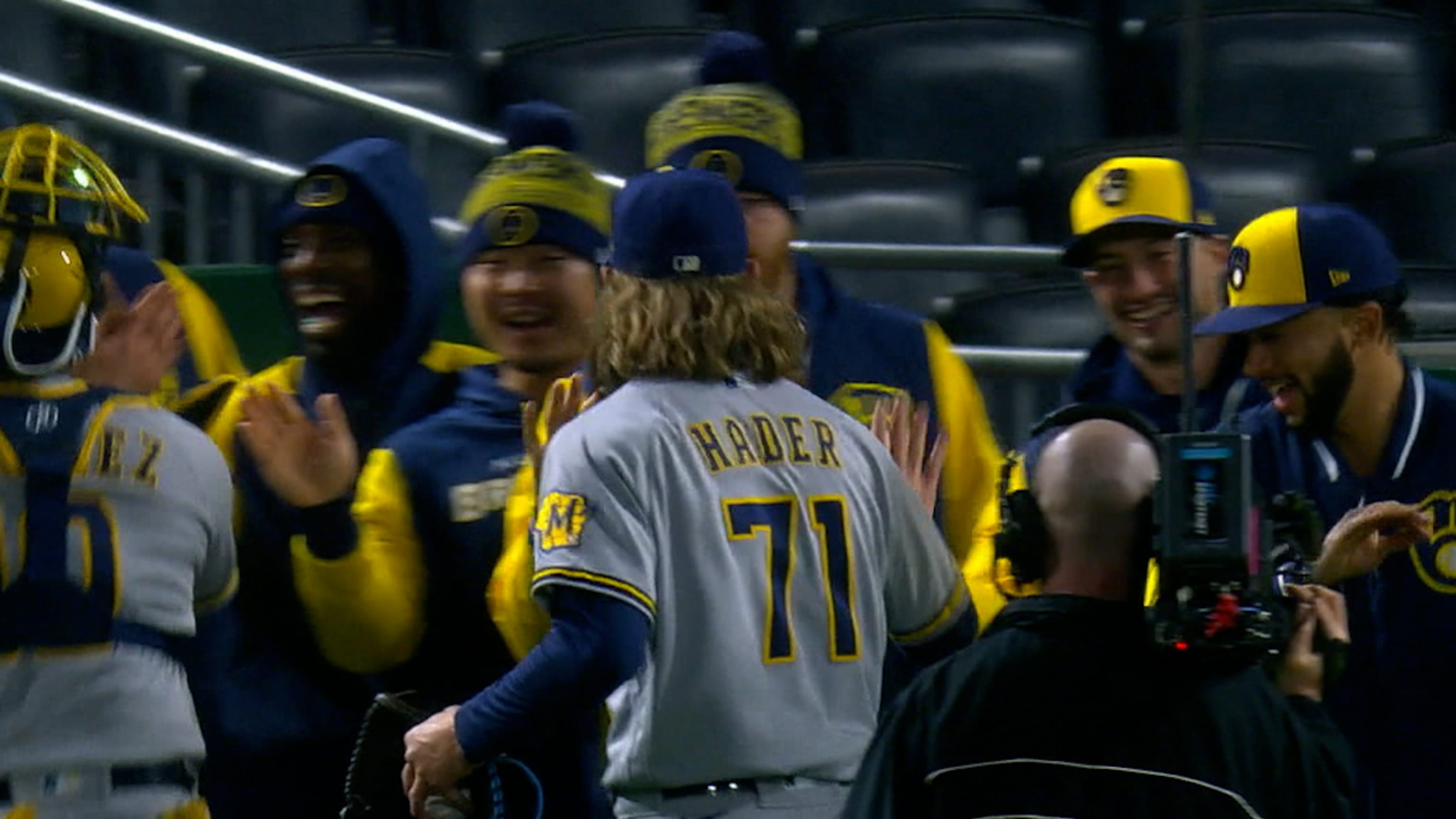 Milwaukee Brewers surprise fans before Pittsburgh Pirates game