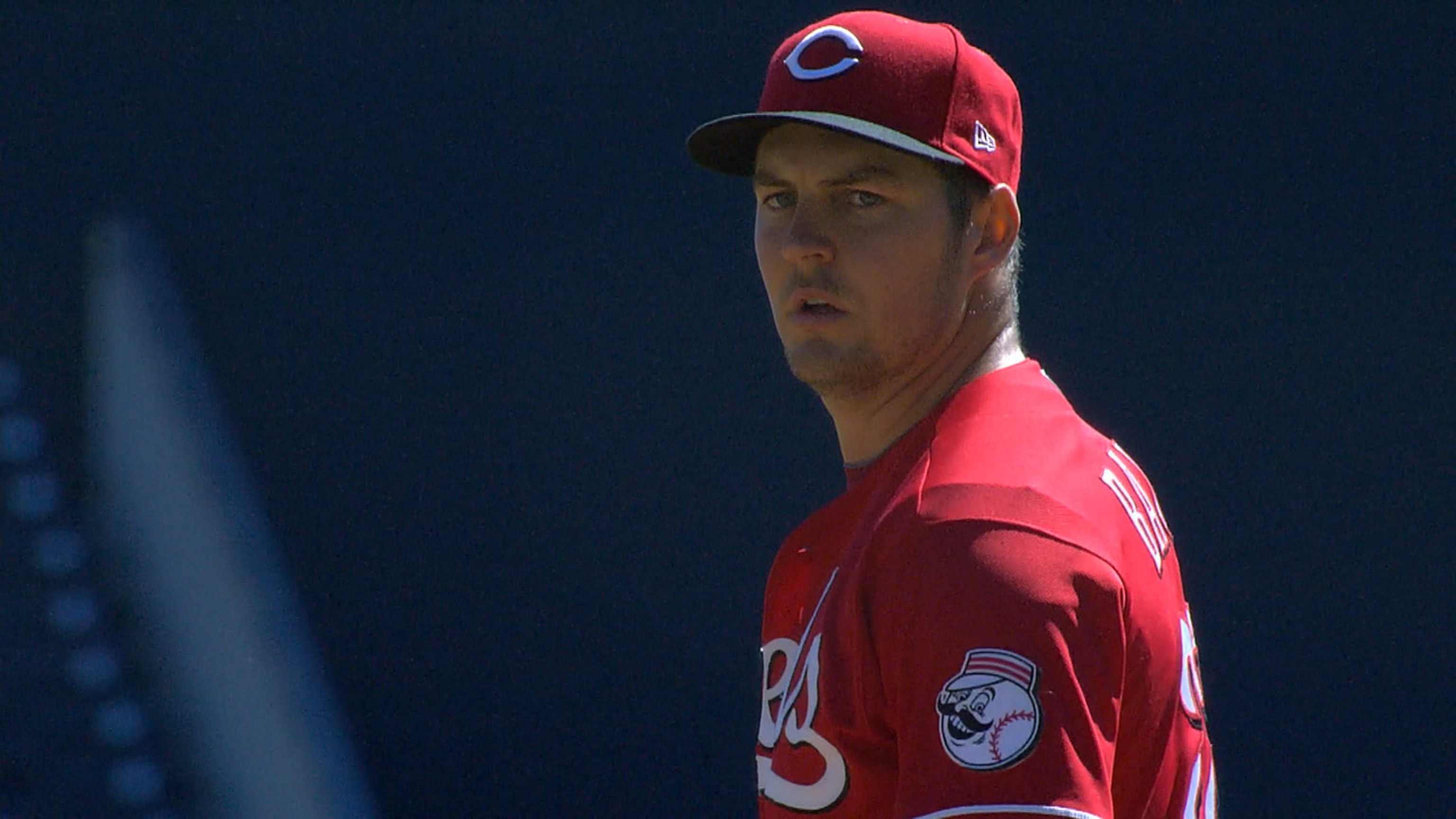 Cincinnati Reds make qualifying offer to free agent Trevor Bauer