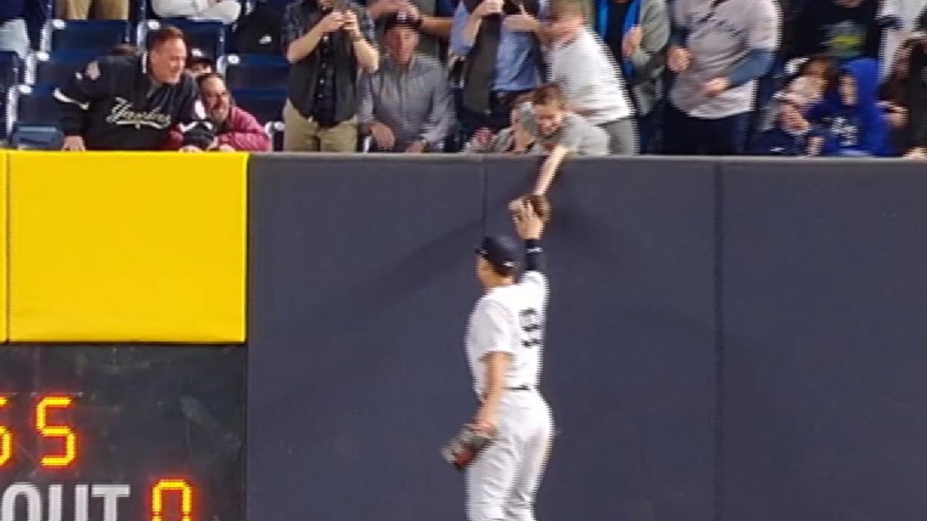 Young Yankees fan meets hero Judge a day after viral home run ball moment