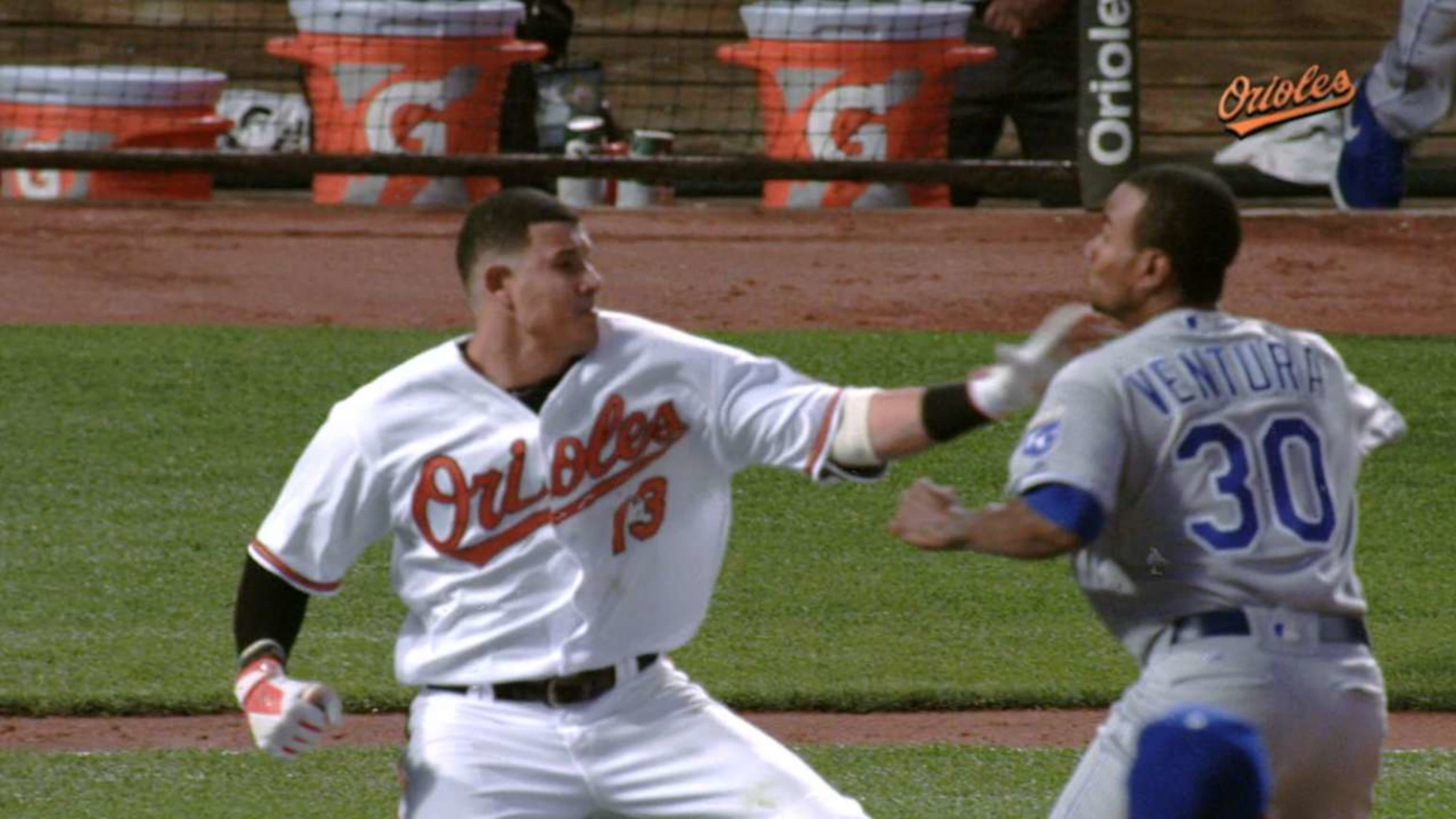 Orioles' Manny Machado charges mound to ignite bench-clearing