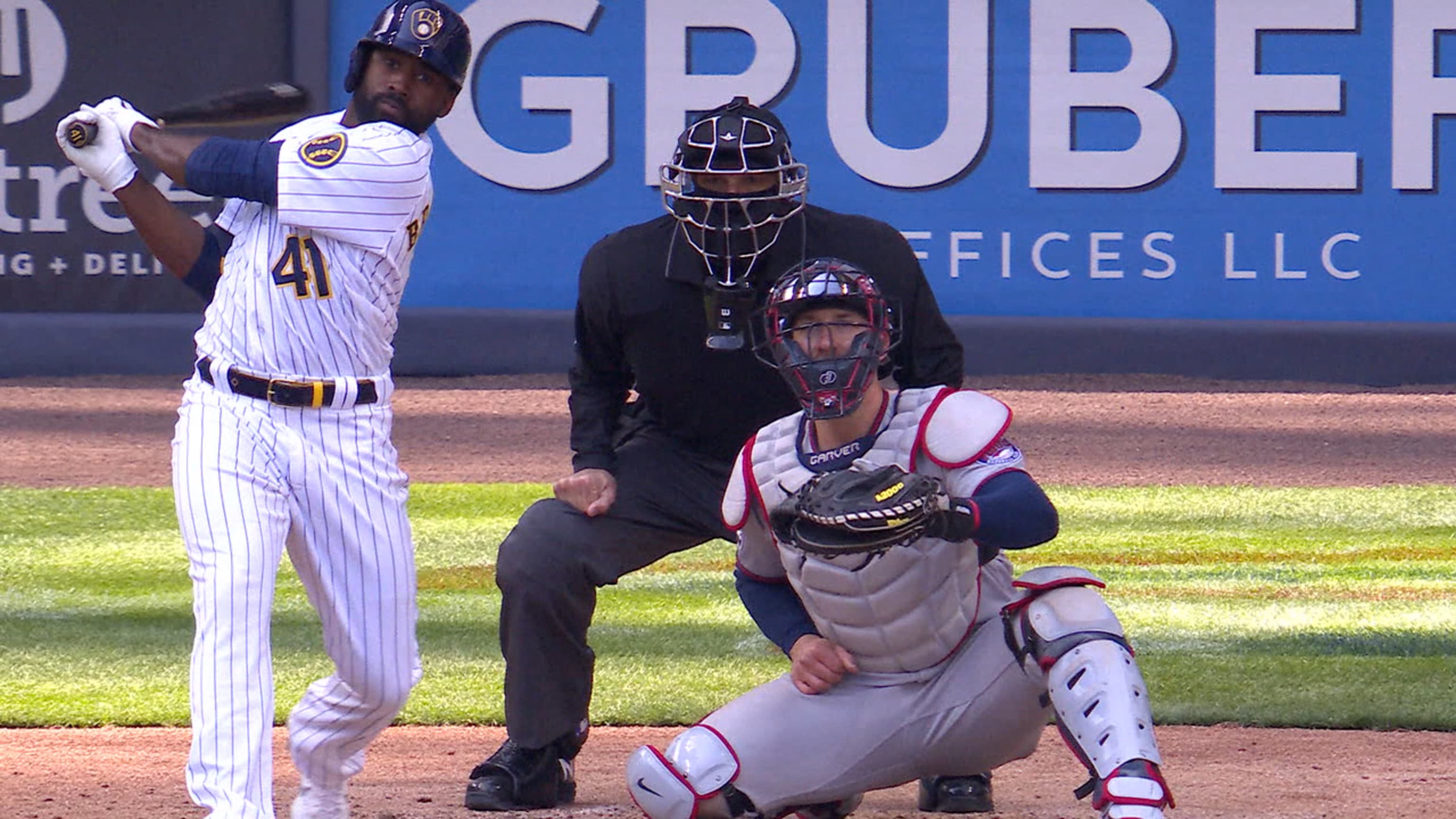 Jackie Bradley Jr. hits first Brewers homer