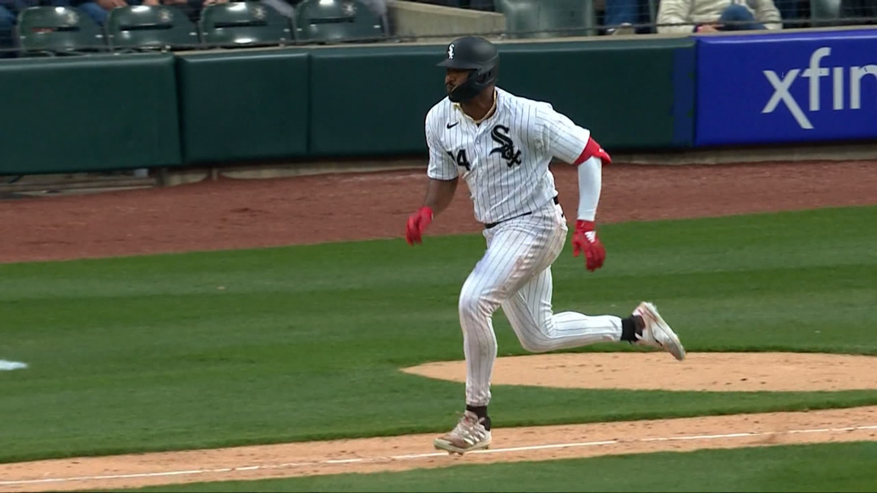 White Sox' Eloy Jimenez heating up at plate, but Luis Robert