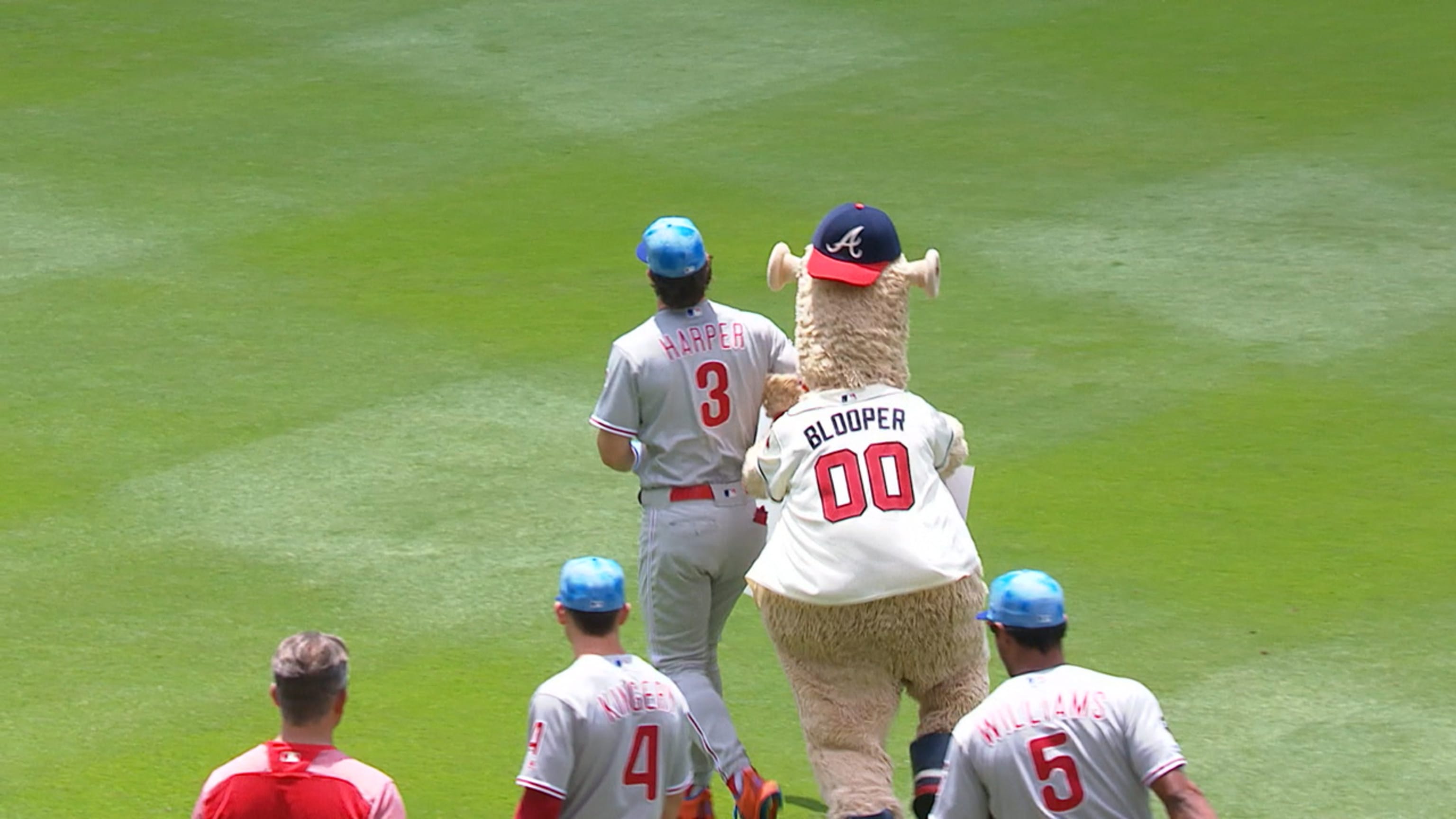 Manny Machado's Feud With Braves Mascot Blooper Is Extremely Good
