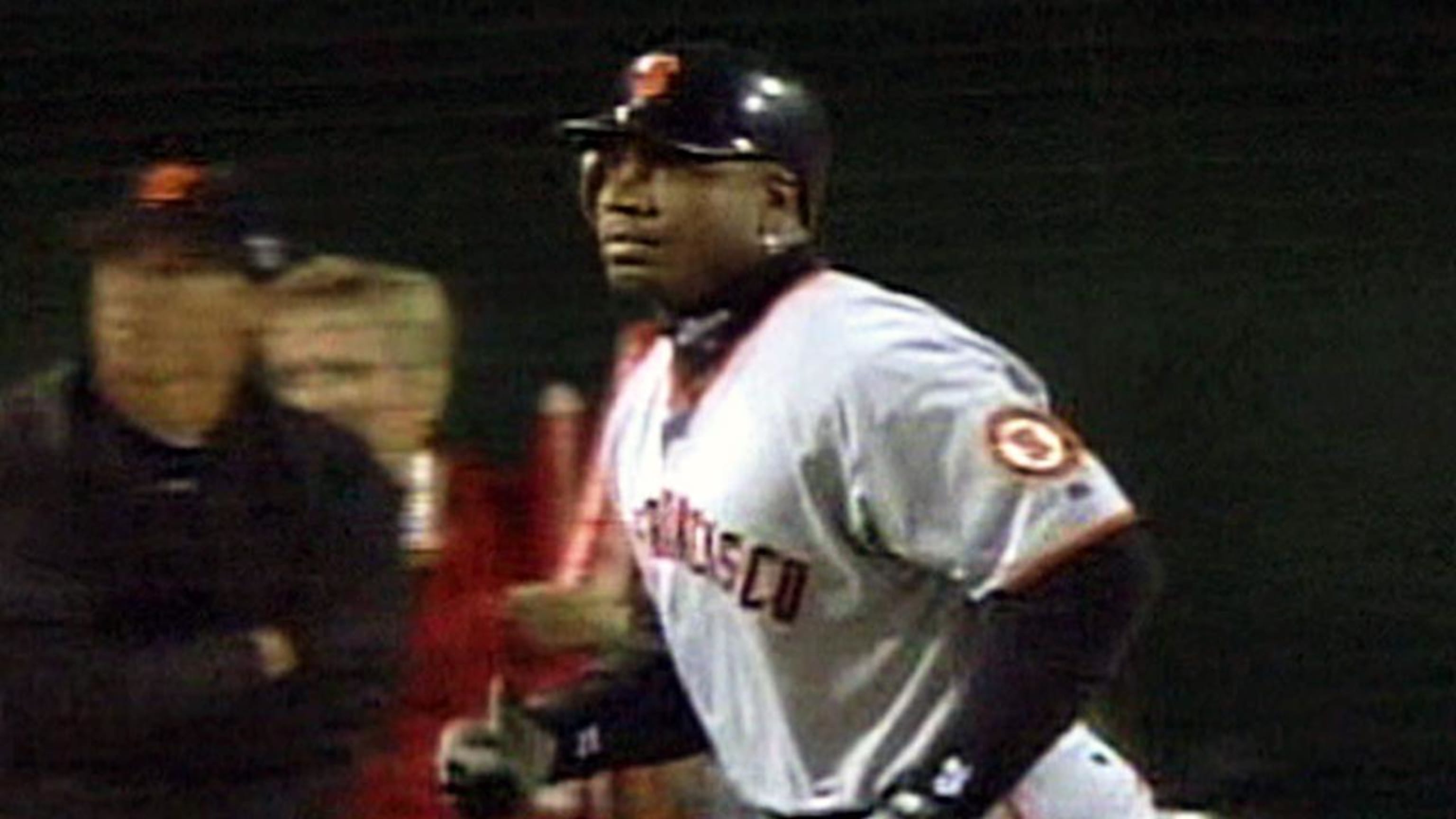 Mar 28, 2002; San Francisco, CA, USA; San Francisco Giants' Barry Bonds,  #25, points to the sky after hitting a homerun in the 4th inning of their  exhibition game against the Oakland