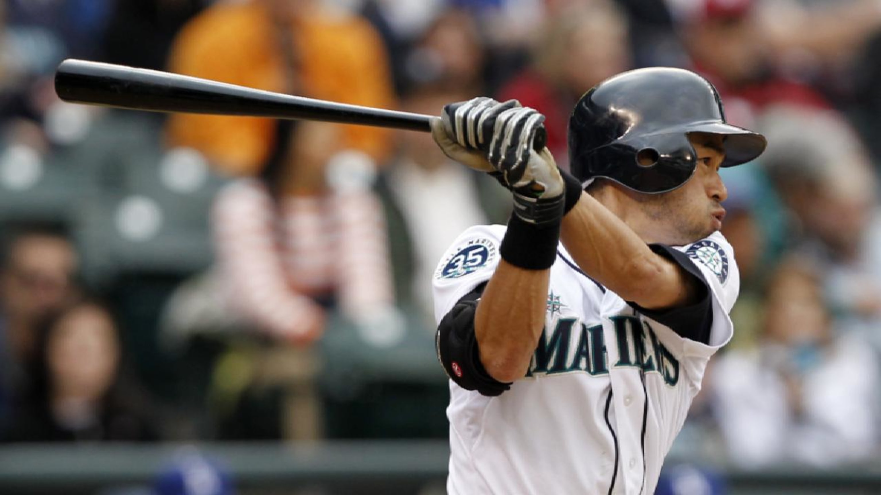 At Cactus League debut, Ichiro says it was a 'special moment' to