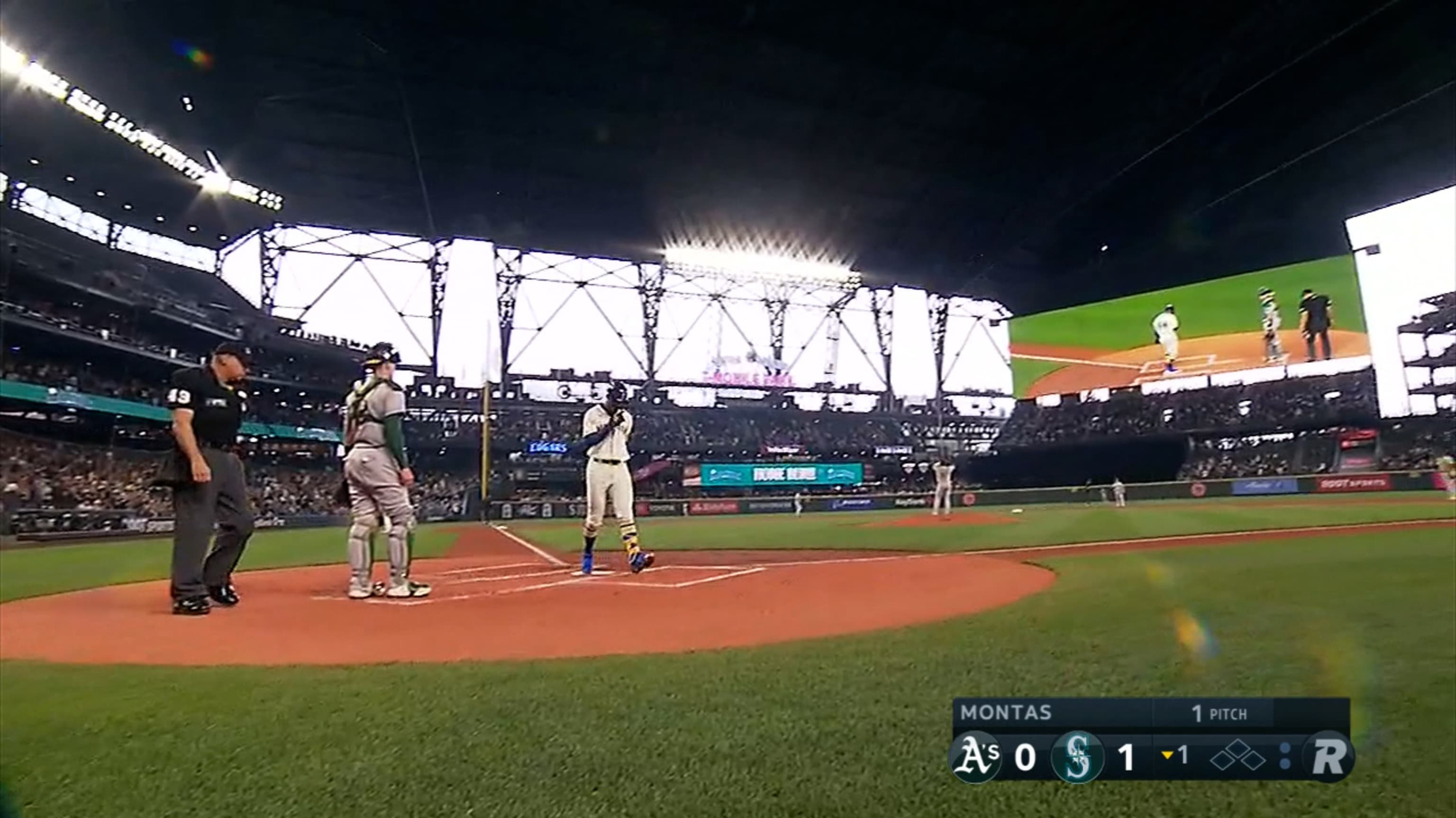 Julio Rodríguez abre con jonrón