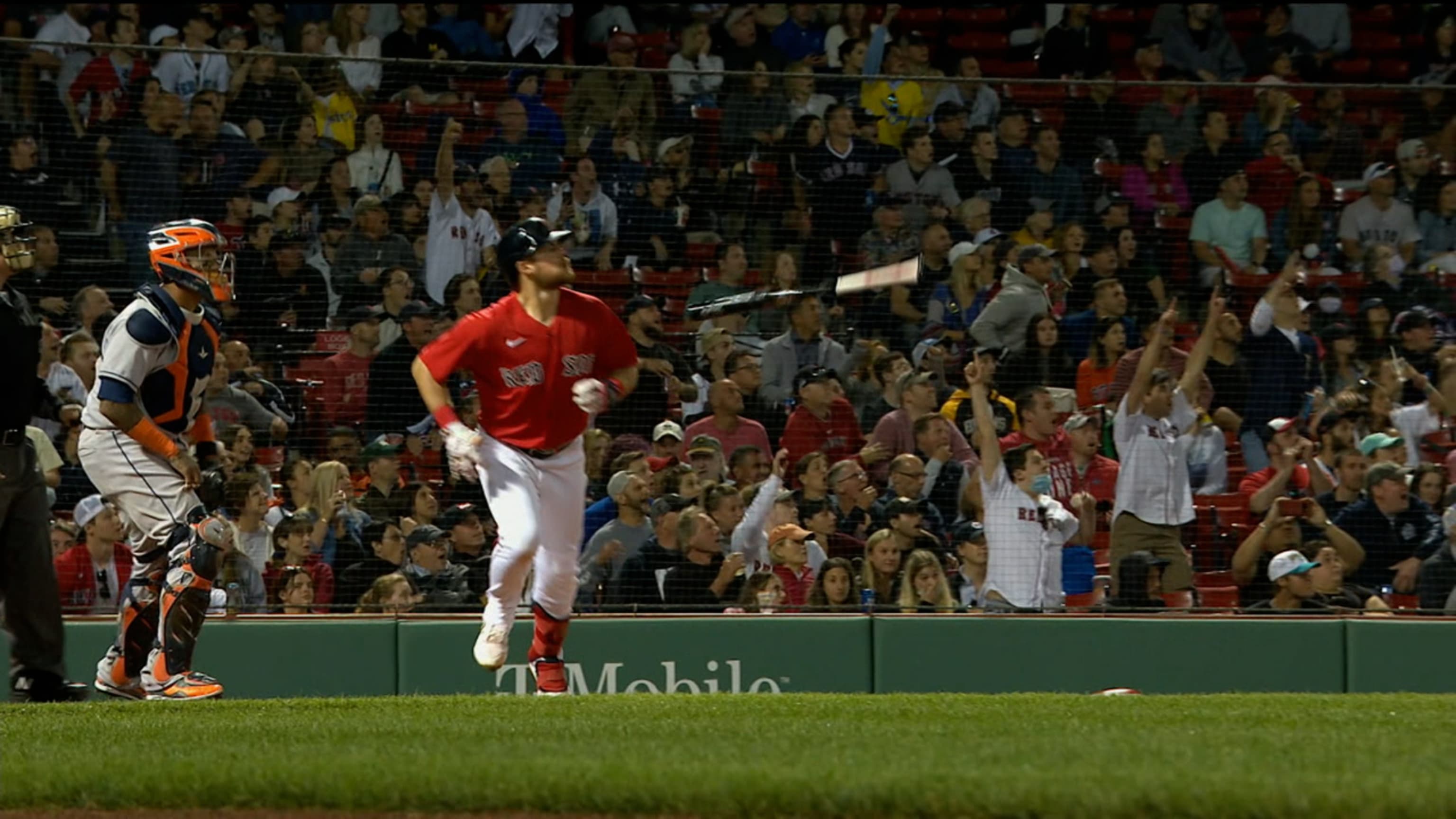 Arroyo sacude HR de tres rayas