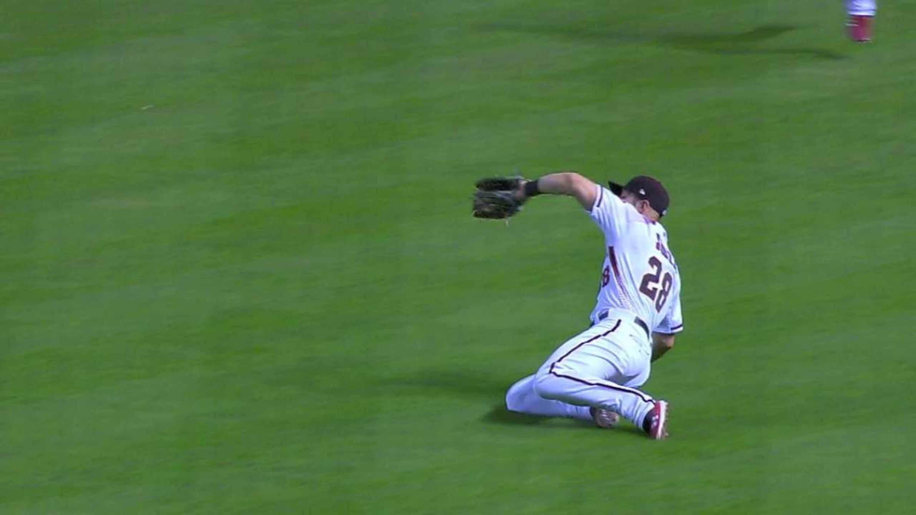 Souza Jr.'s sliding catch