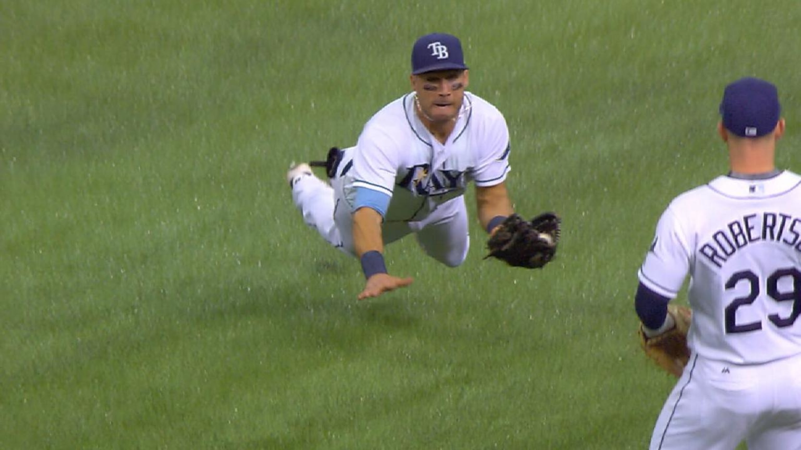 Rays' Kevin Kiermaier causes controversy with this grab