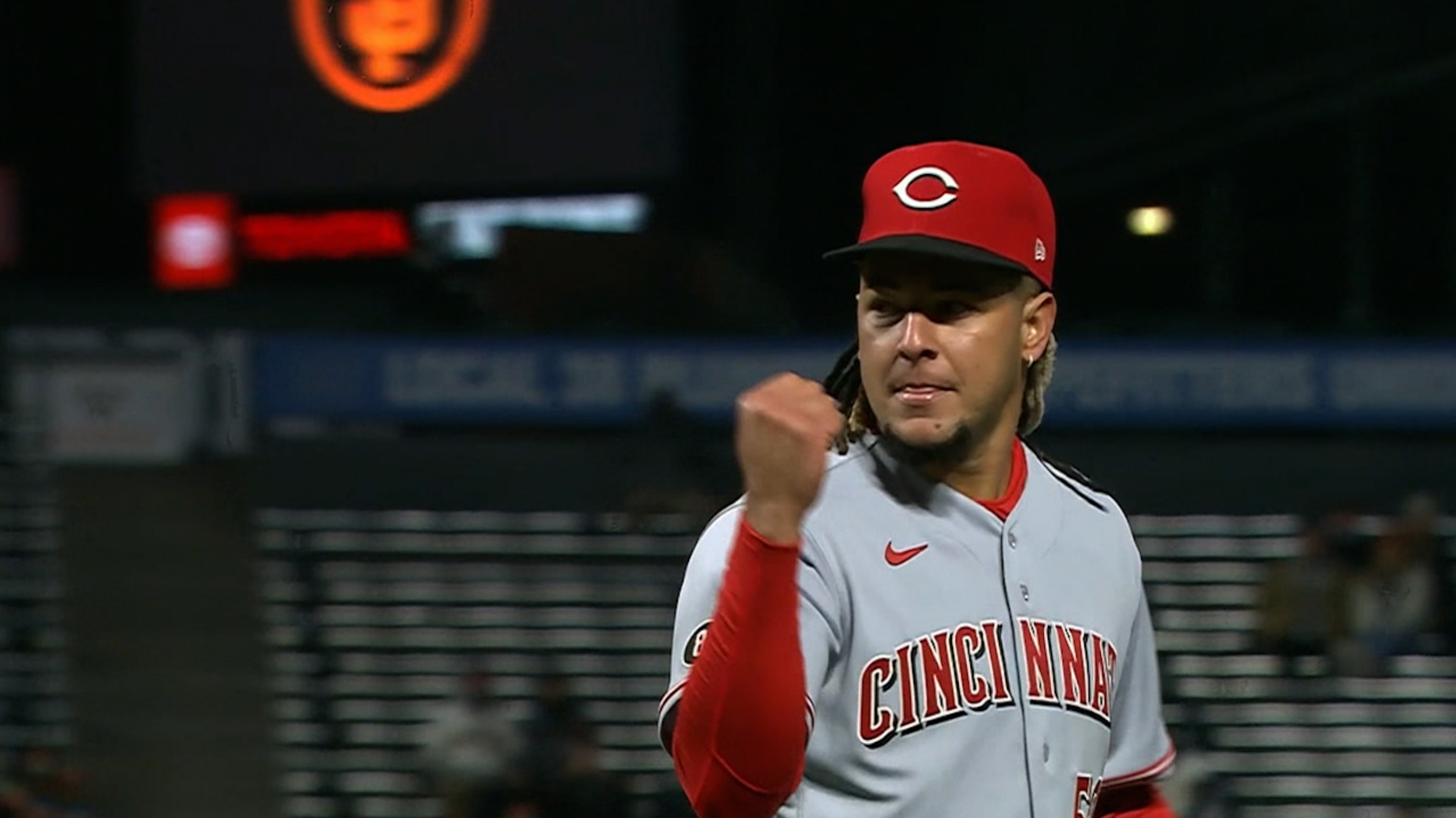 Luis Castillo dominant in Cincinnati Reds win at San Francisco Giants