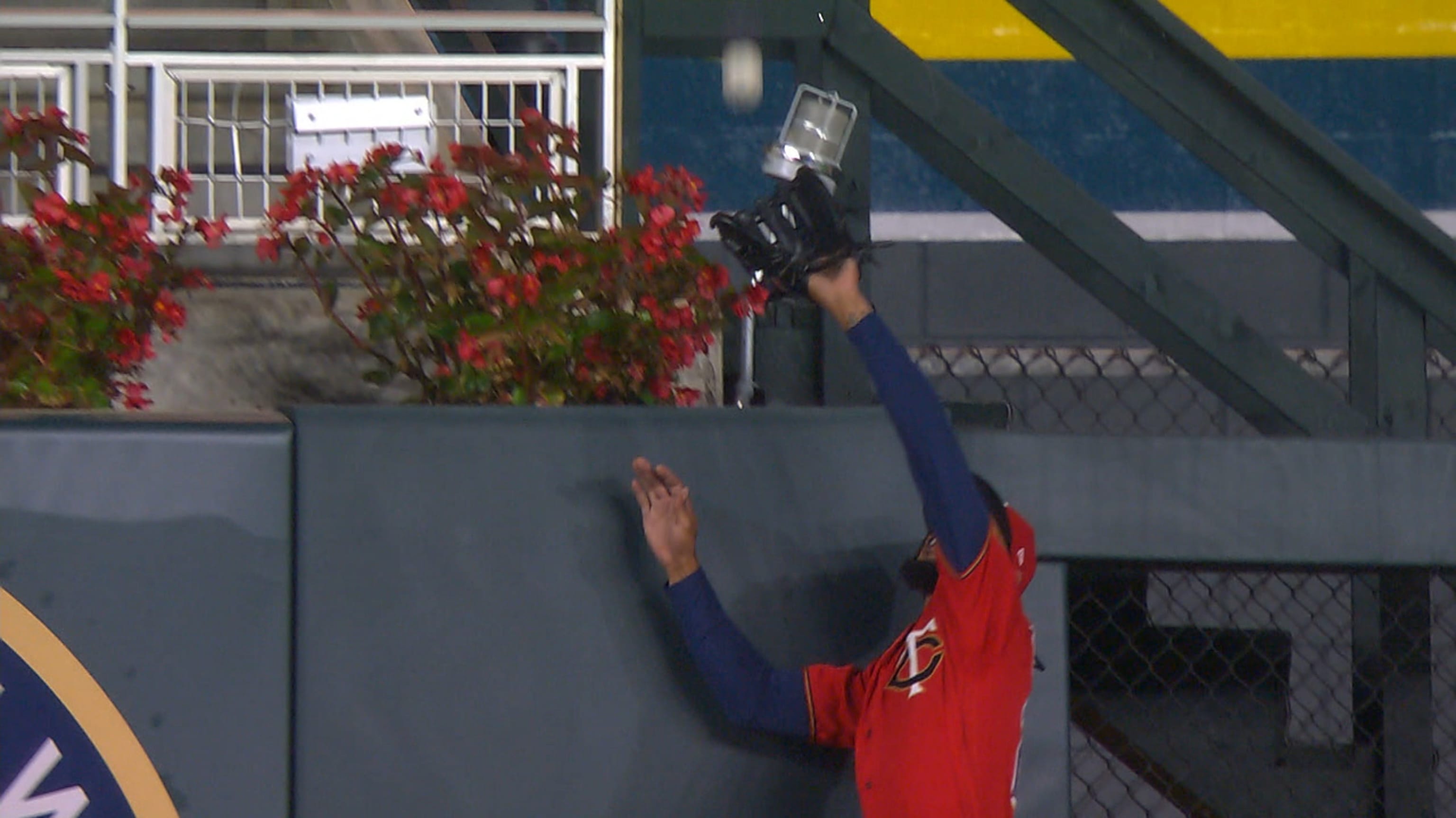 Byron Buxton se roba jonrón