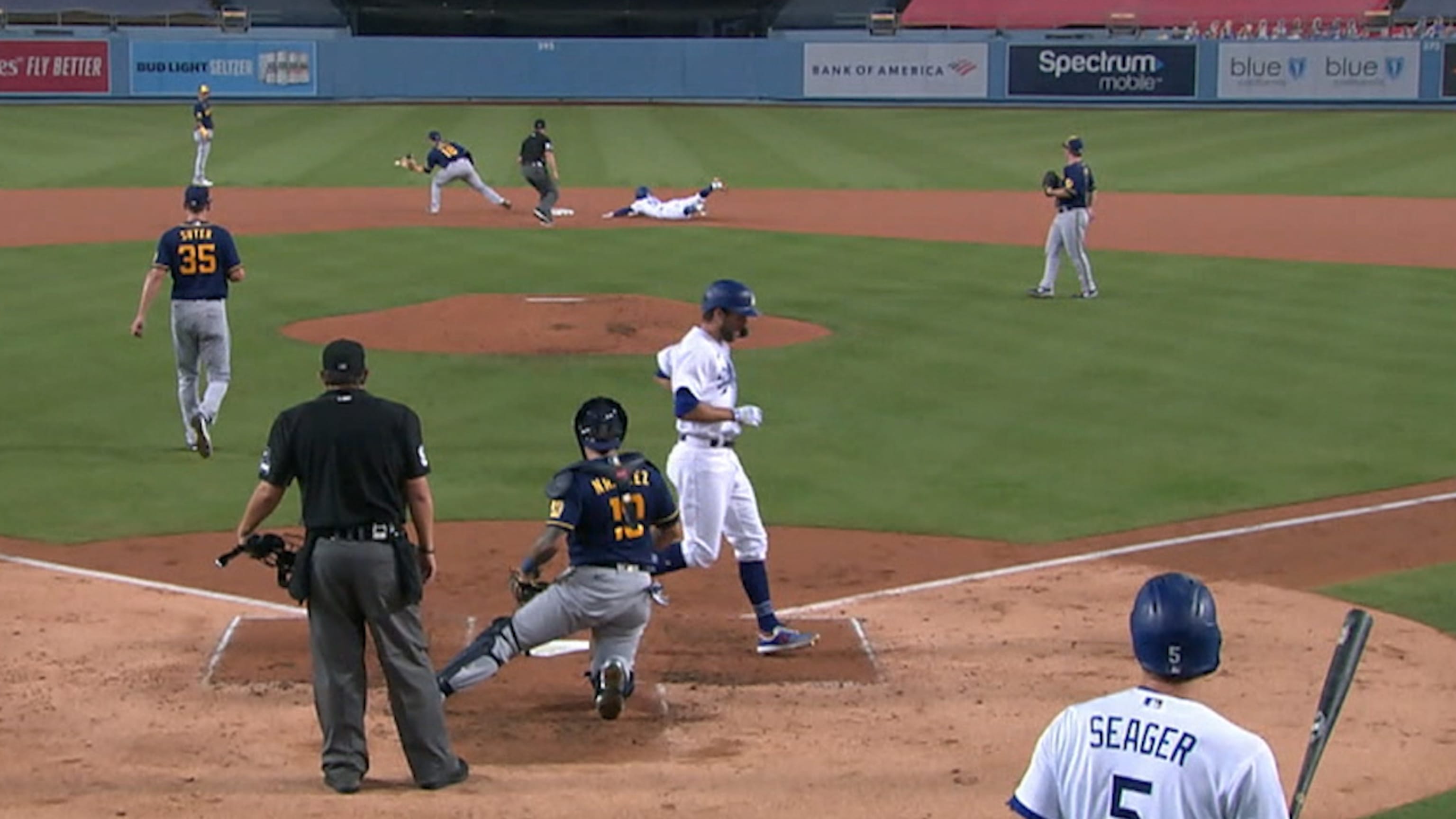 Doblete productor de Mookie Betts