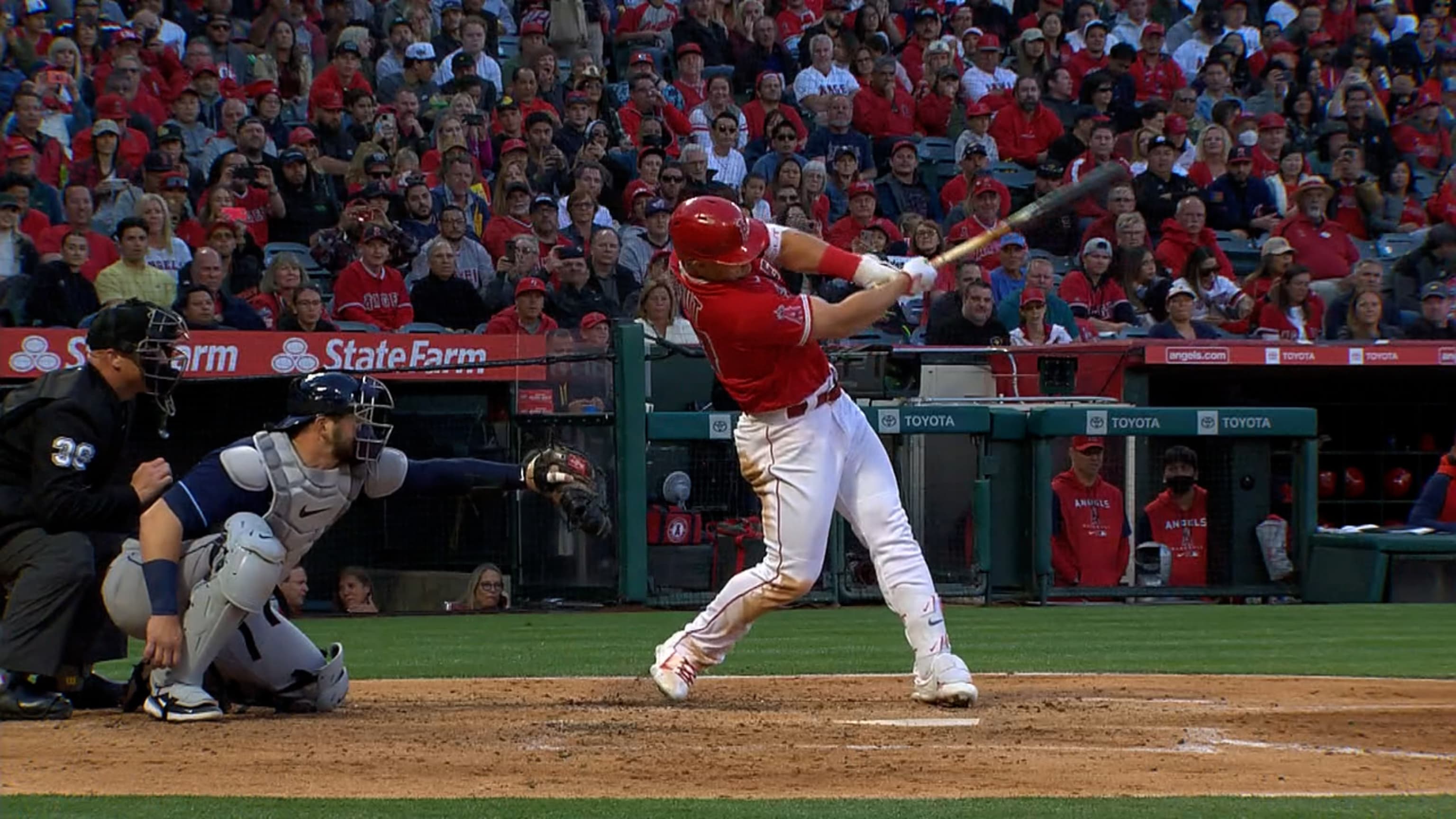 Mike Trout pega 2 bambinazos