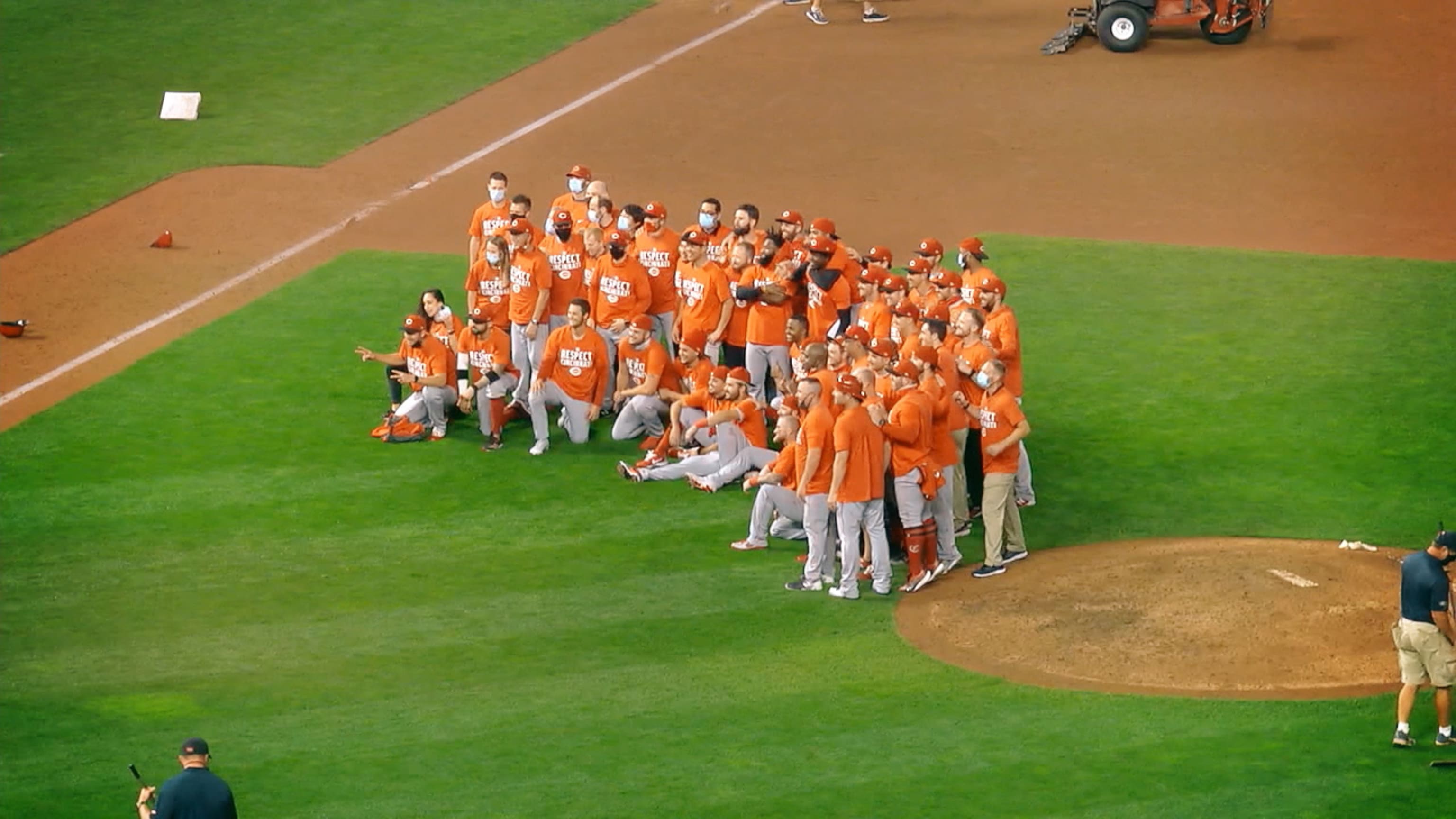 Mets defeat Reds 10-2 clinching NL East title, first playoff berth