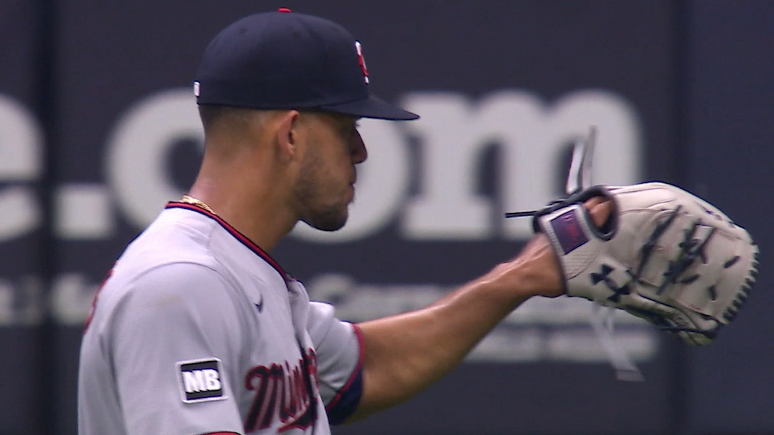 Jays' Jose Berrios flirts with no-hitter, now 10-0 vs. O's