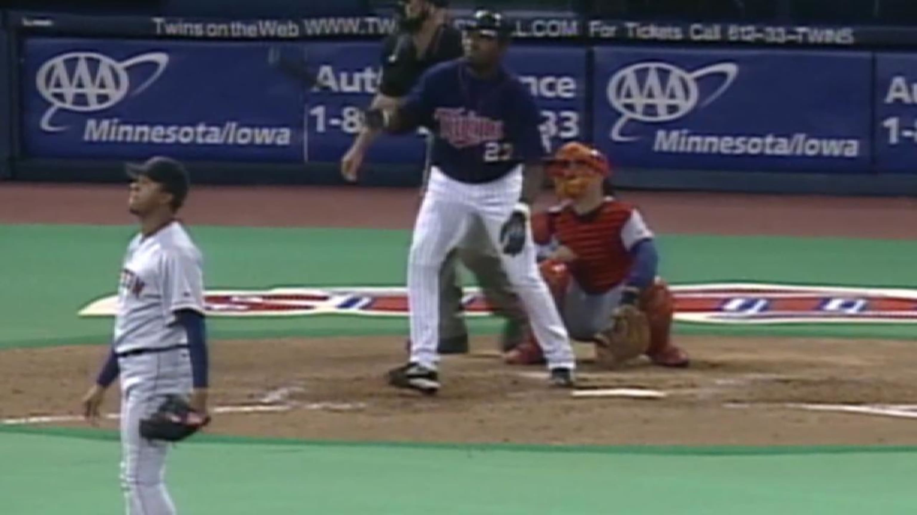 Ortiz homers off Pedro