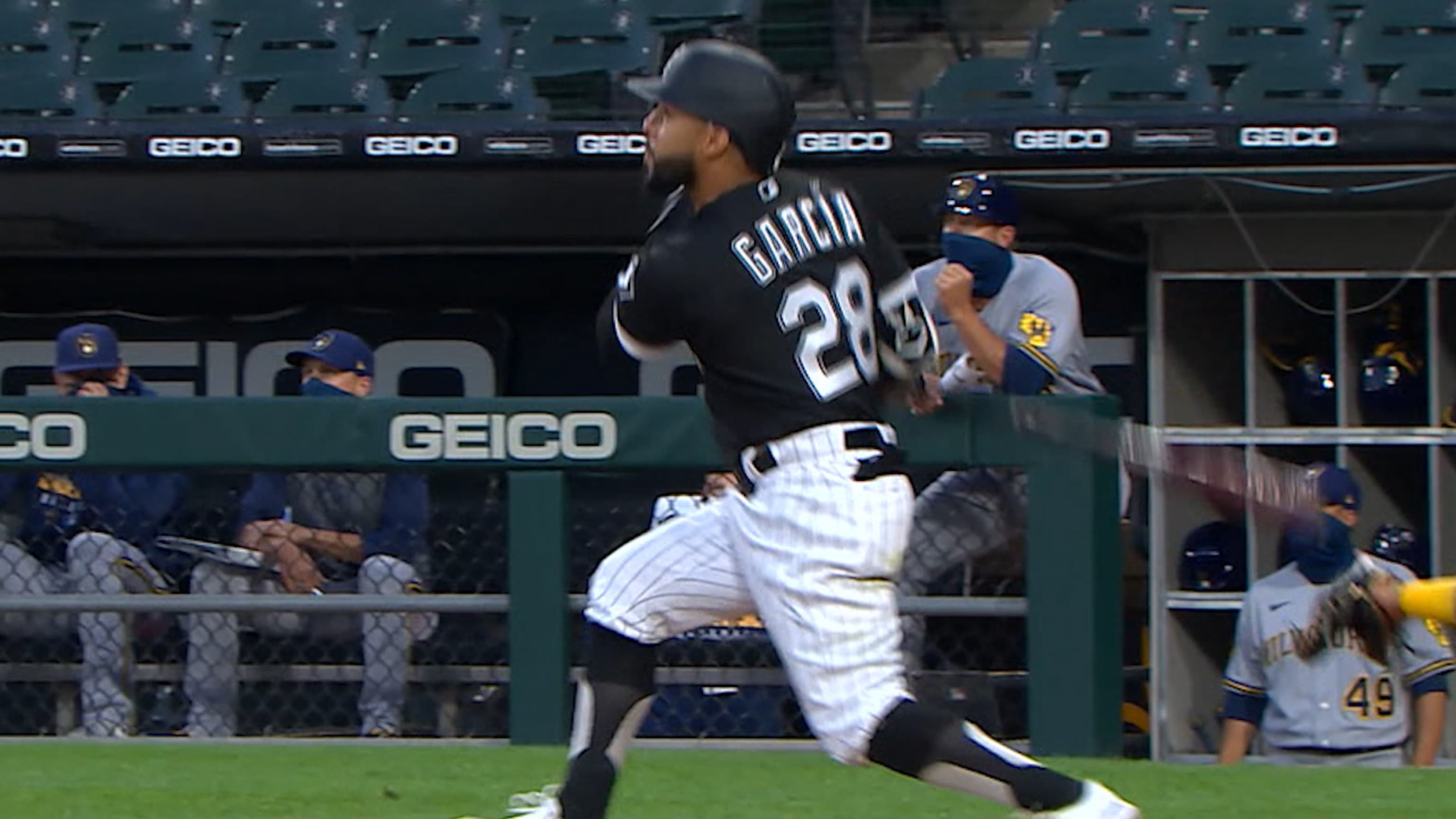 Leñazo de 2 carreras de Leury García