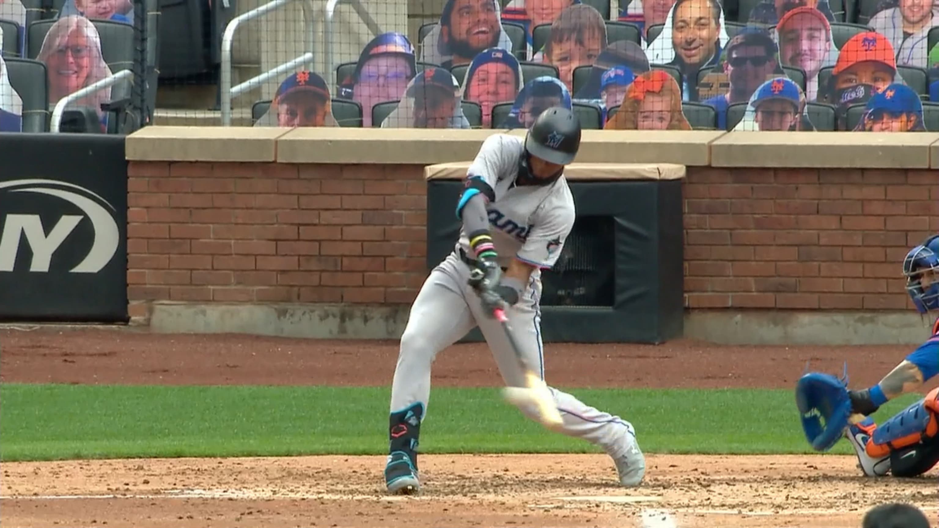 Lewin Díaz empuja con sencillo