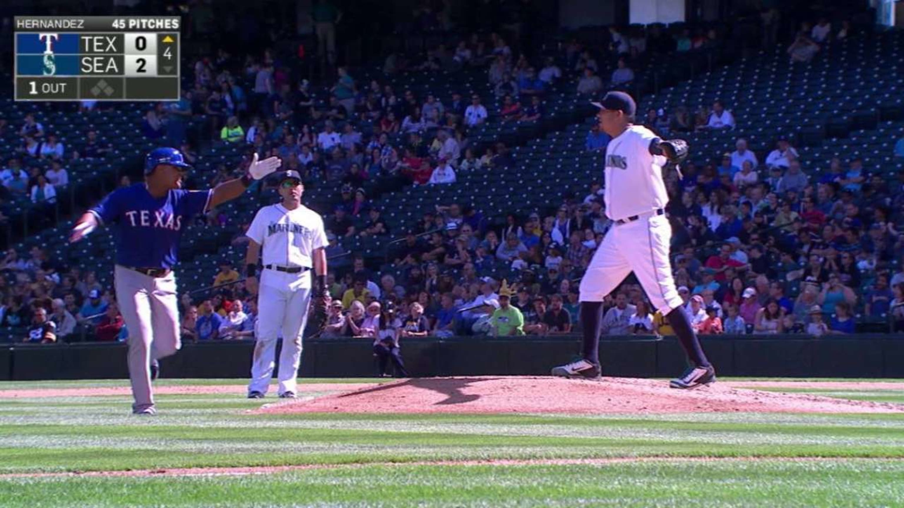 Beltré, Félix ríen cerca del montículo