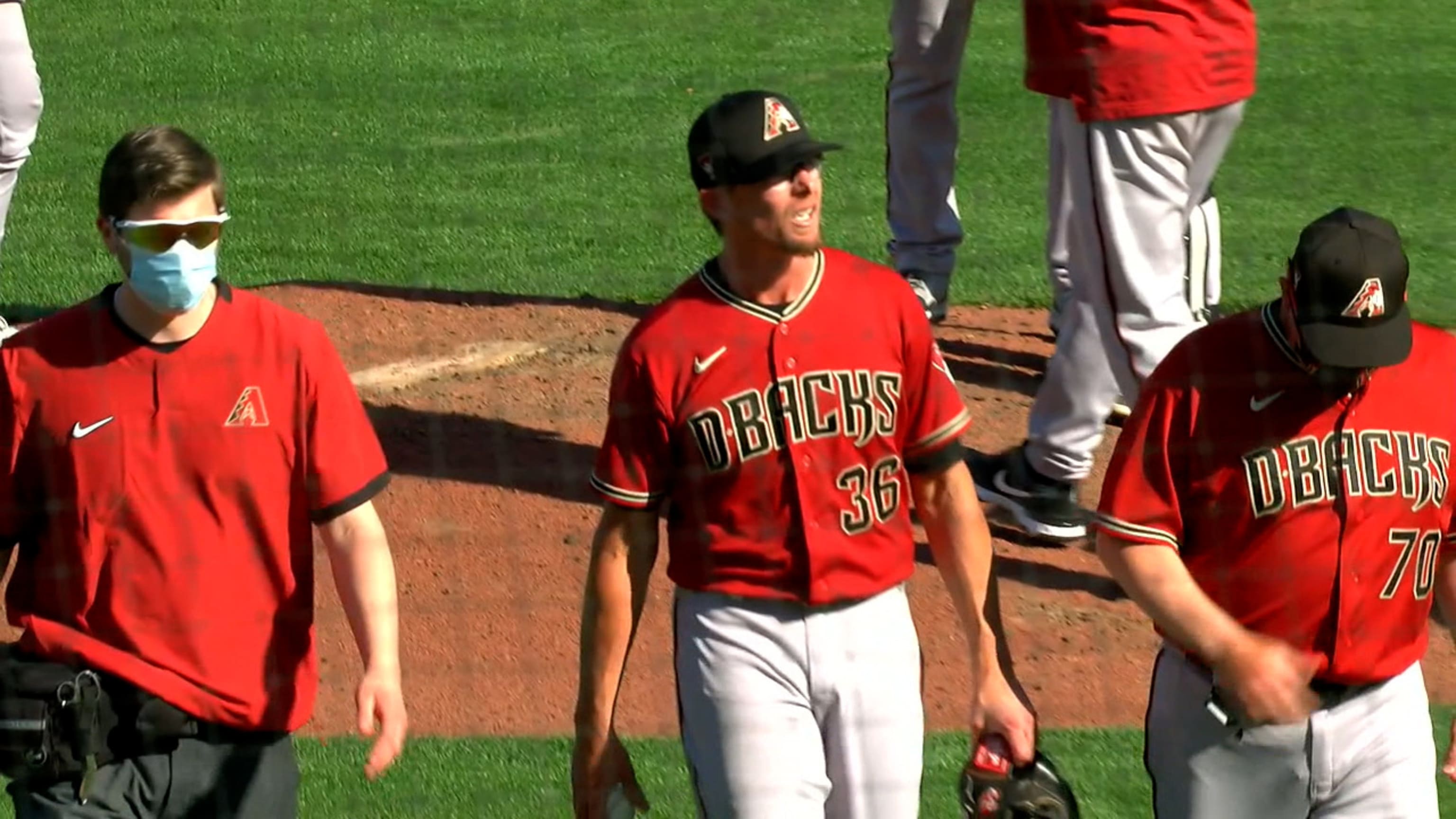 Tyler Clippard exits game in 8th