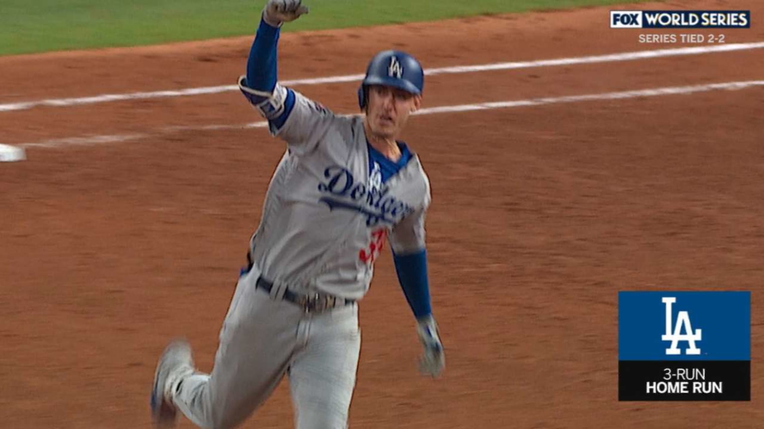 Bellinger, Dodgers top Astros, tie World Series