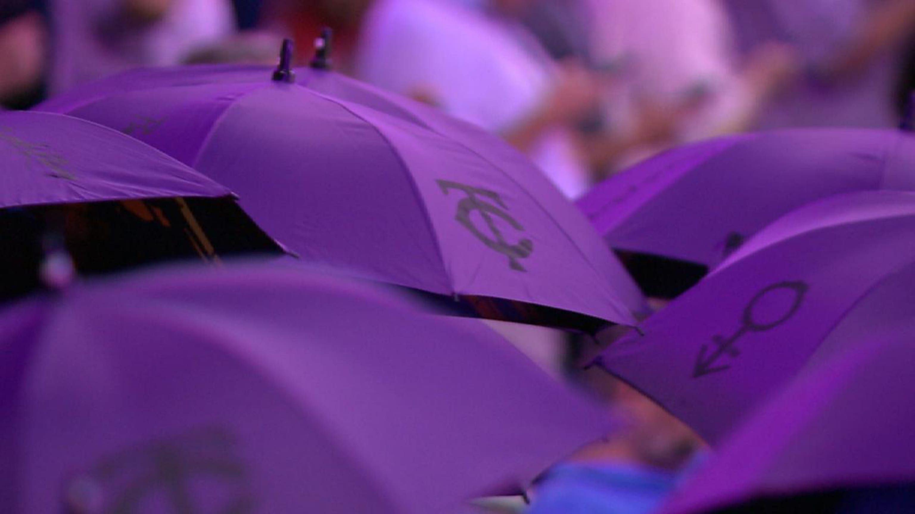 Twins giving out amazing umbrellas for Prince Night