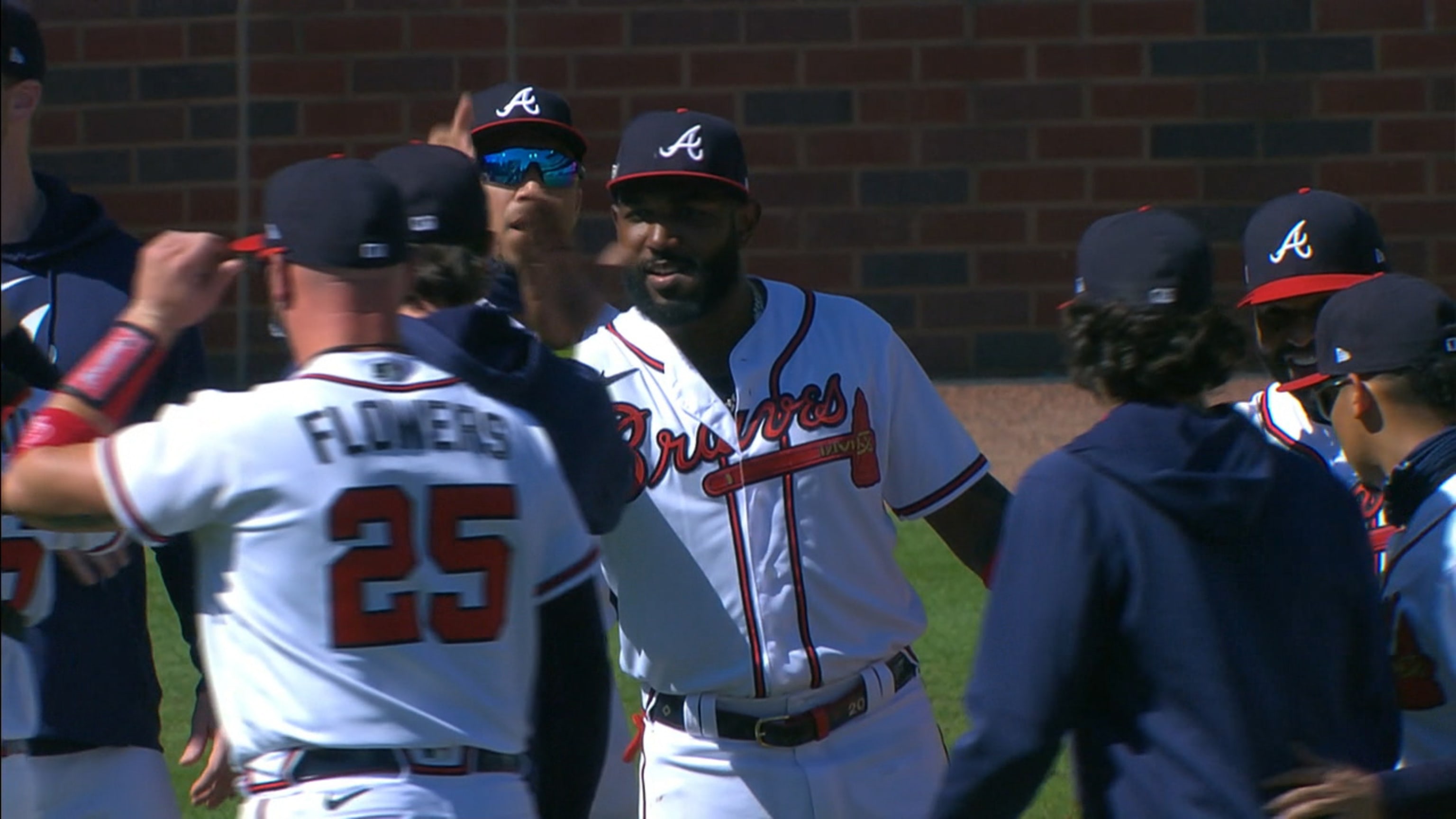 Selfie moment: Braves sweep Reds for first postseason series win since 2001  - The Athletic