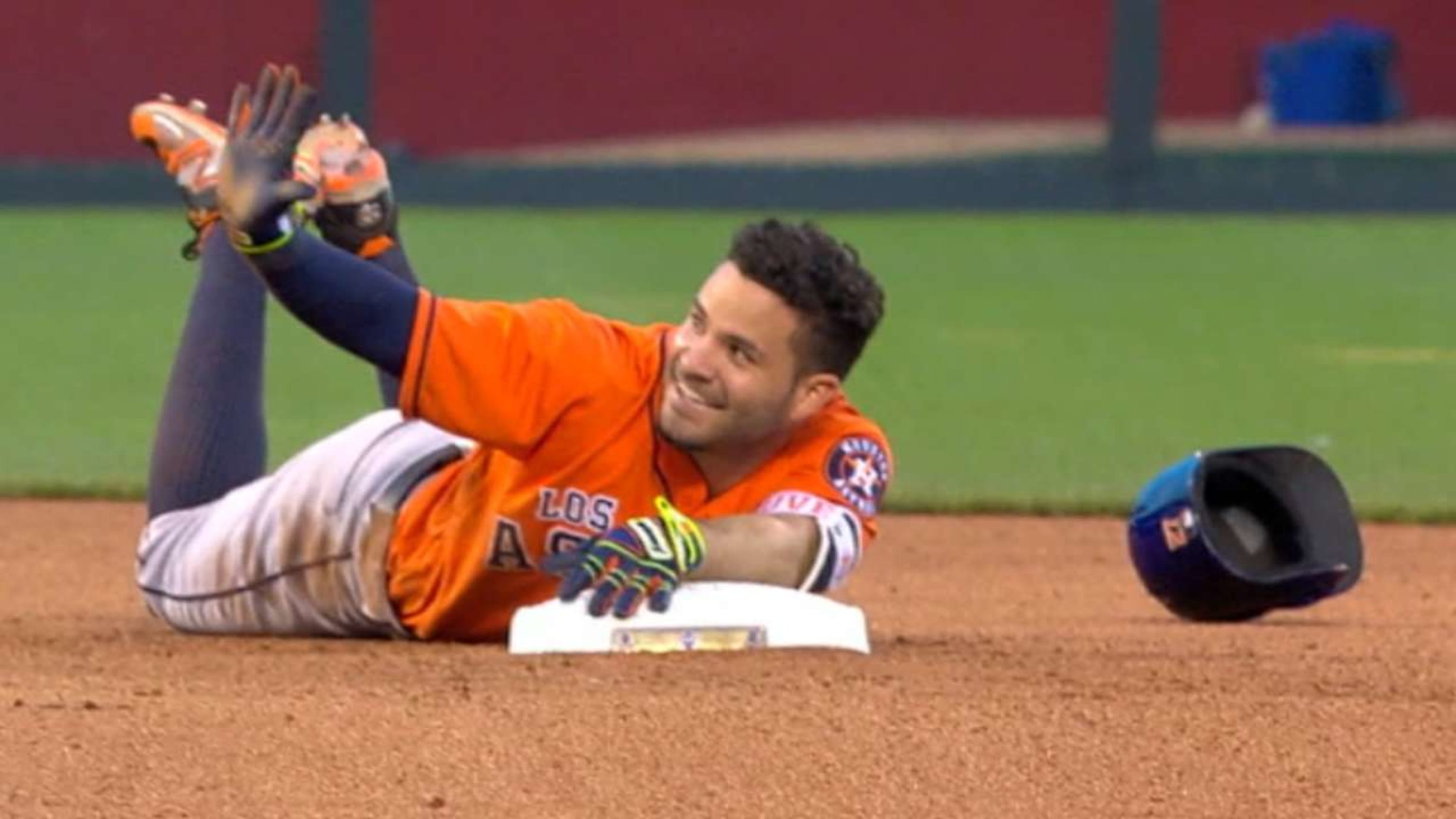 Jose Altuve wanted a cycle-clinching triple so badly he forgot to watch out  for second base