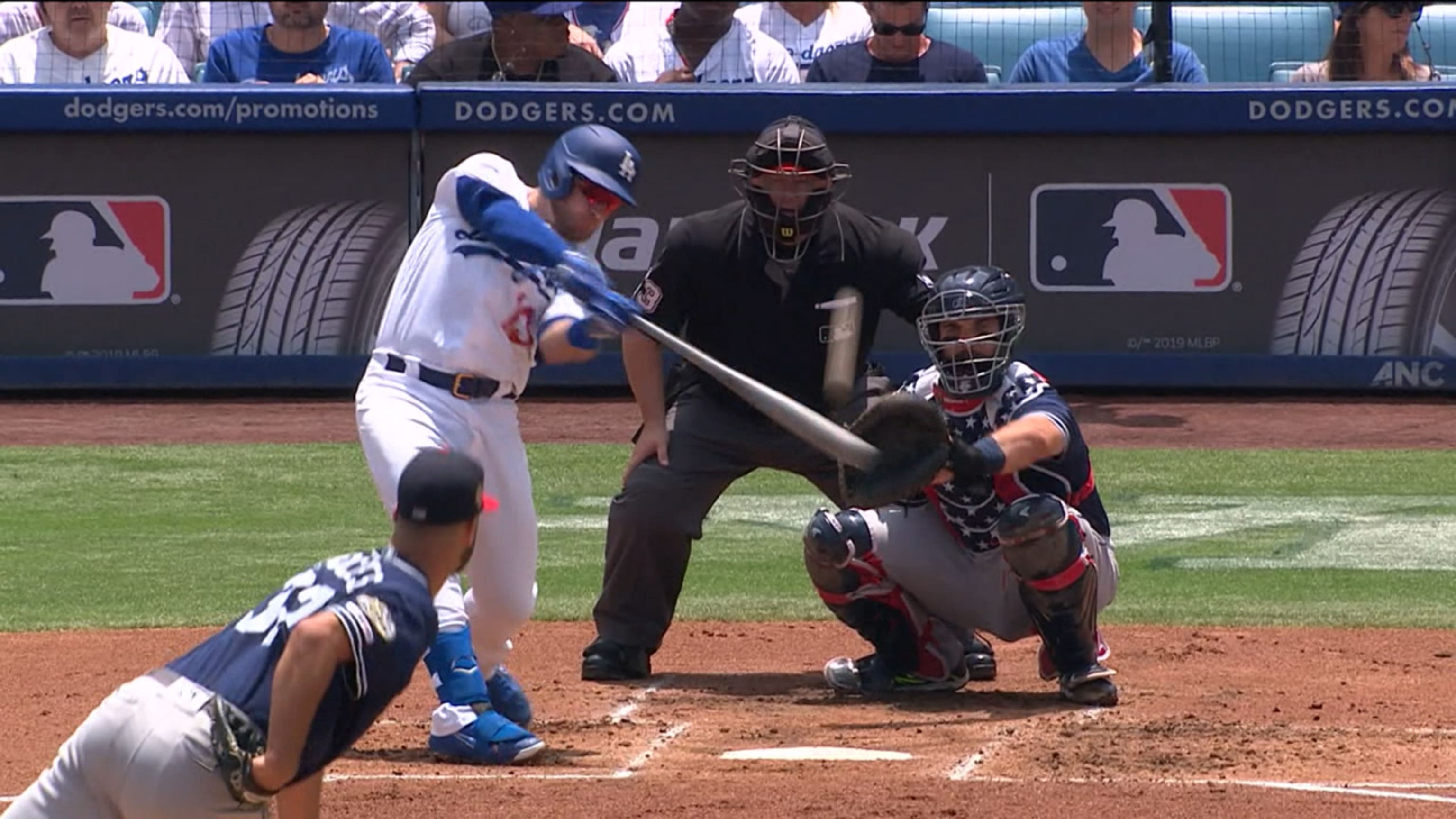 Muncy's solo home run