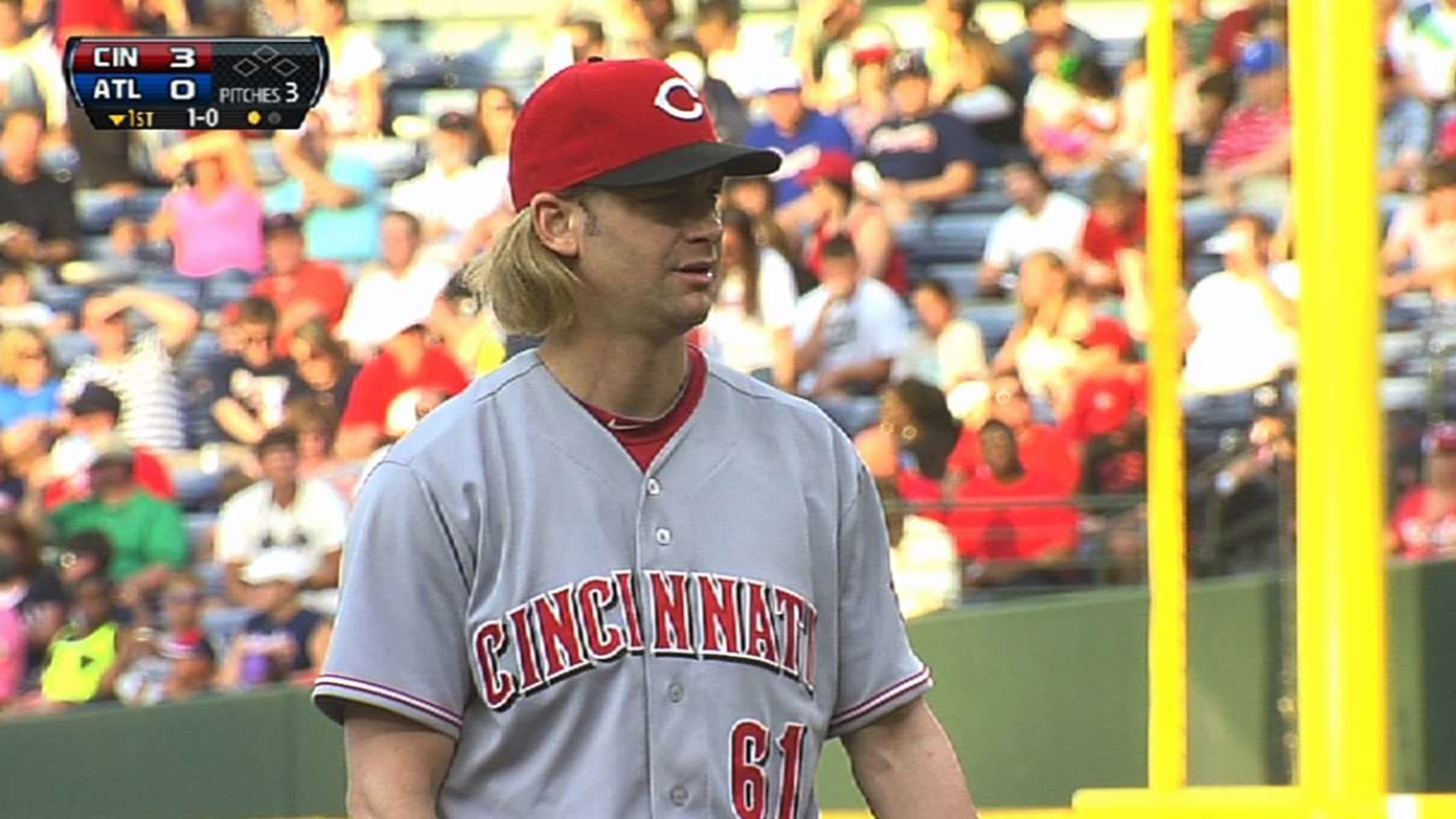 Bronson Arroyo Sings with Young Fan