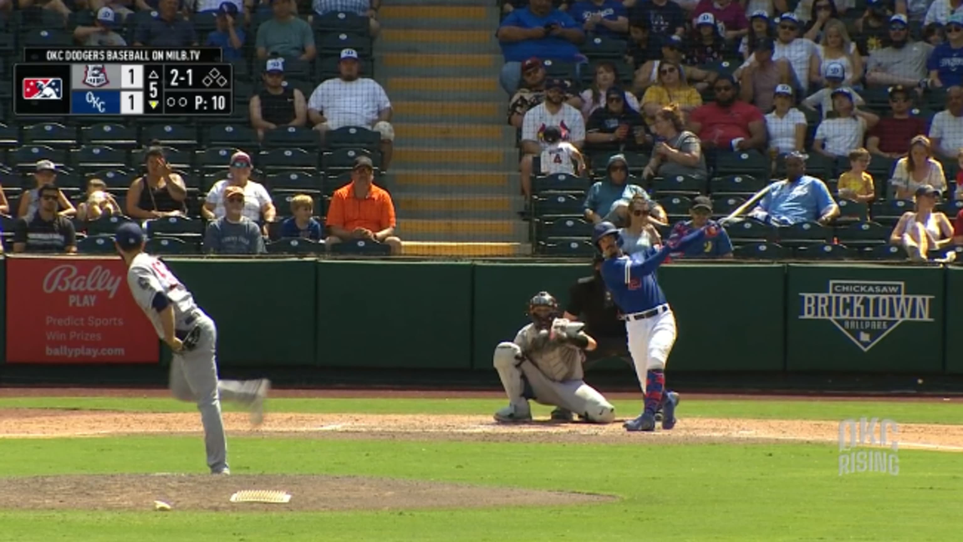Miguel Vargas swats go-ahead HR