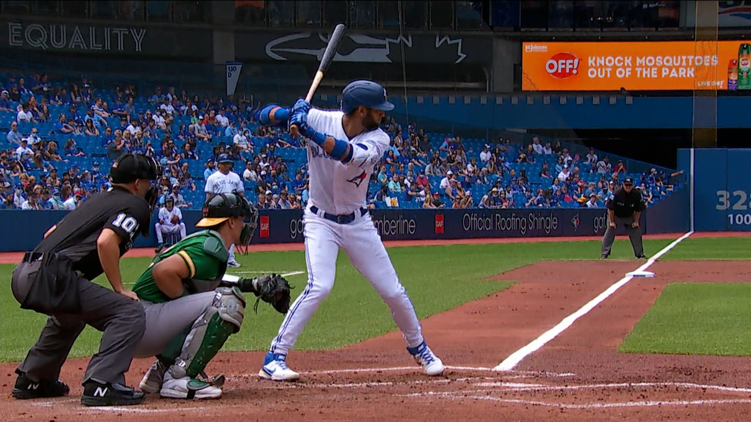 Blue Jays Hit 4 Home Runs Gain Ground On A S In Wild Card