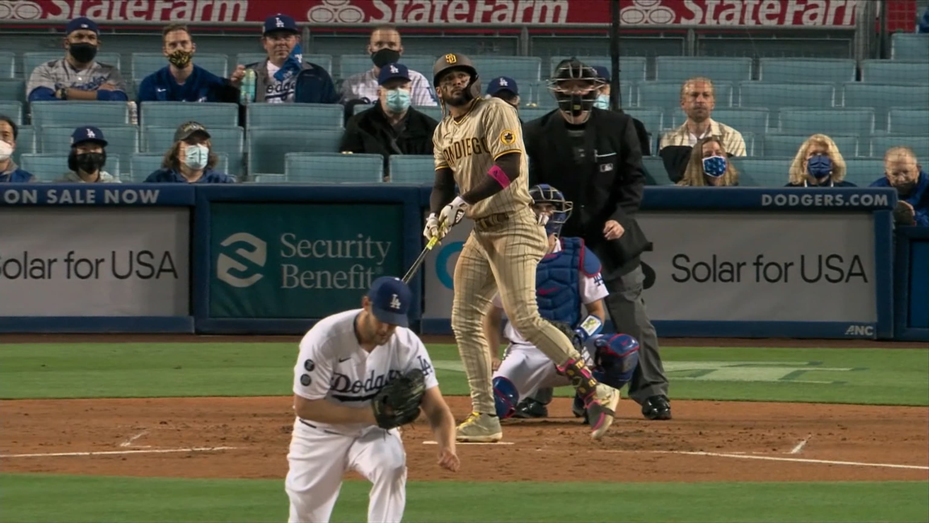 Fernando Tatis hits 2 homers at Dodger Stadium on father's