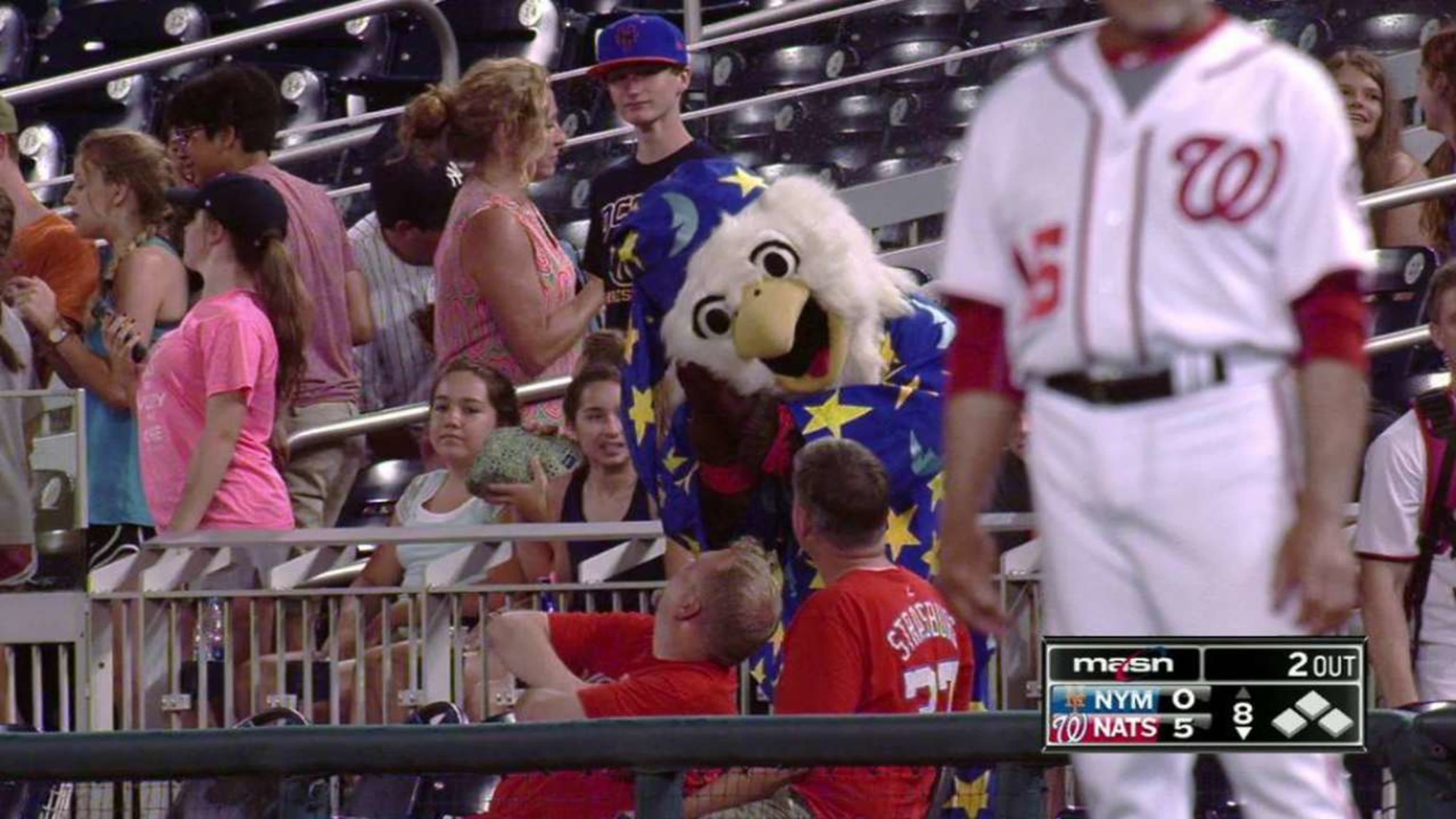 Nationals mascot Screech has no shame, changes into pajamas after multiple  rain delays
