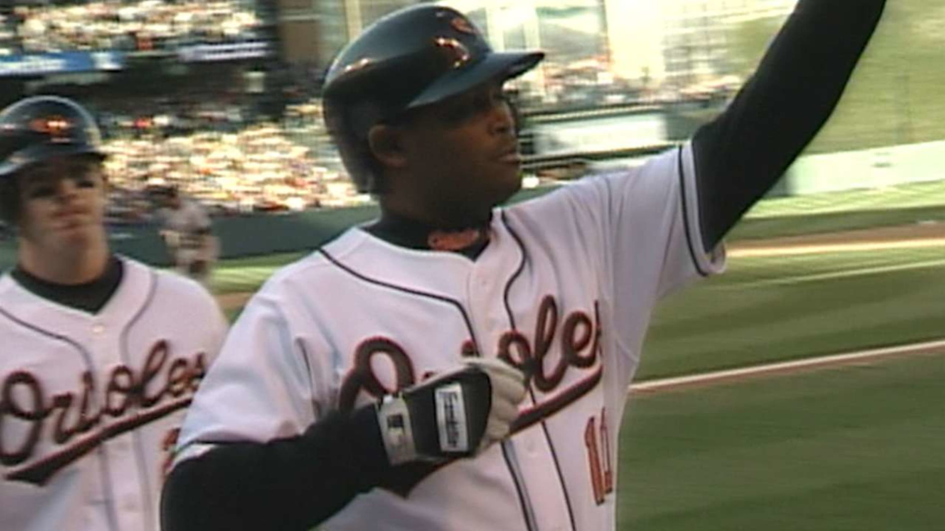 Batista pega jonrón con casa llena