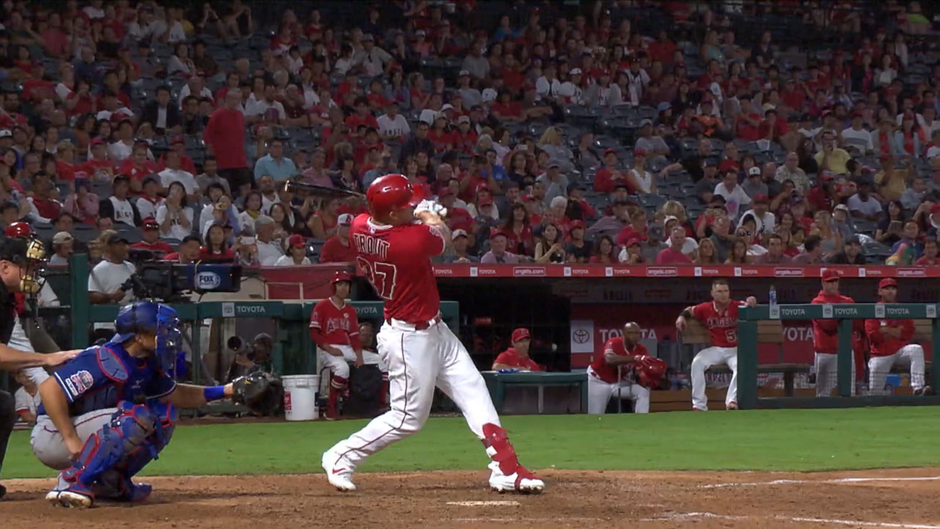 Trout pega su 43er jonrón de la campaña